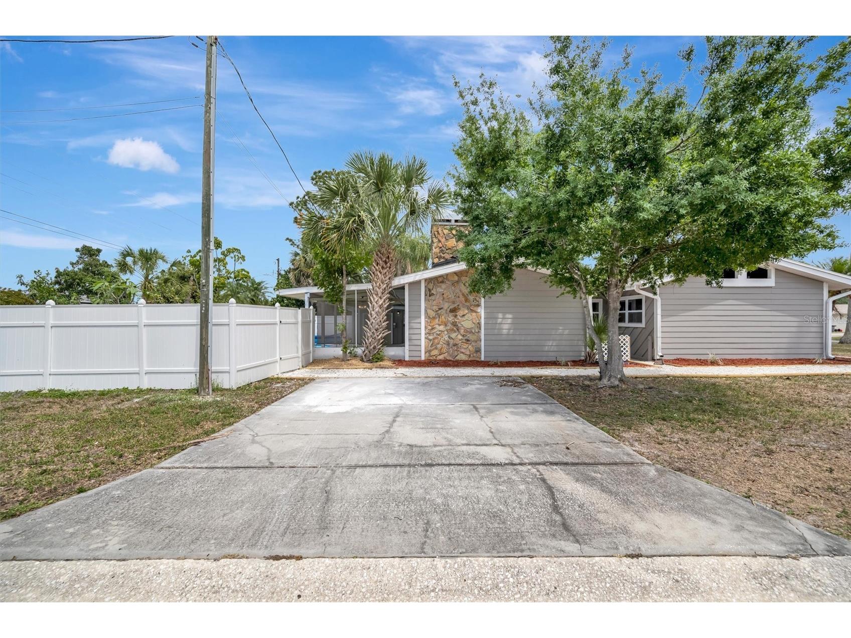 647 74th Avenue N Saint Petersburg FL 33702 TB8501591 image55