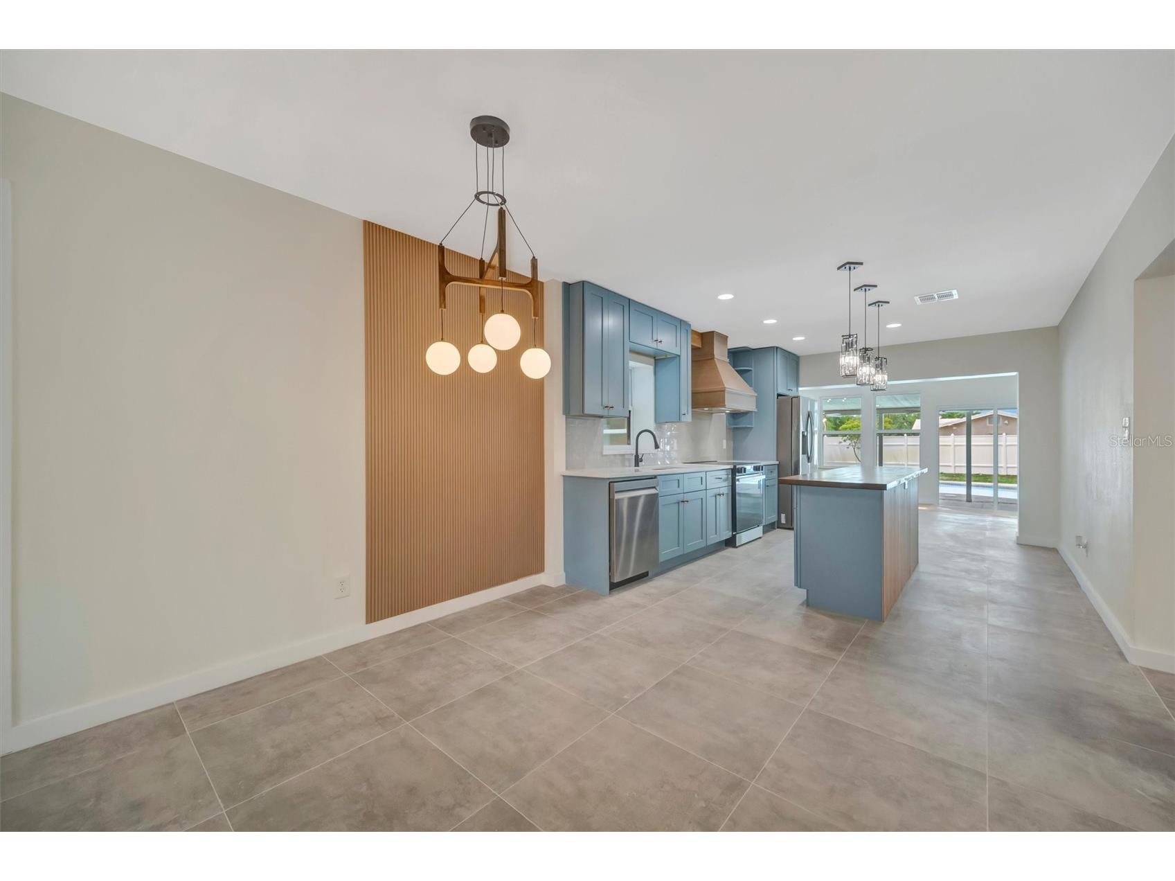647 74th Avenue N Saint Petersburg FL 33702 TB8501591 image6