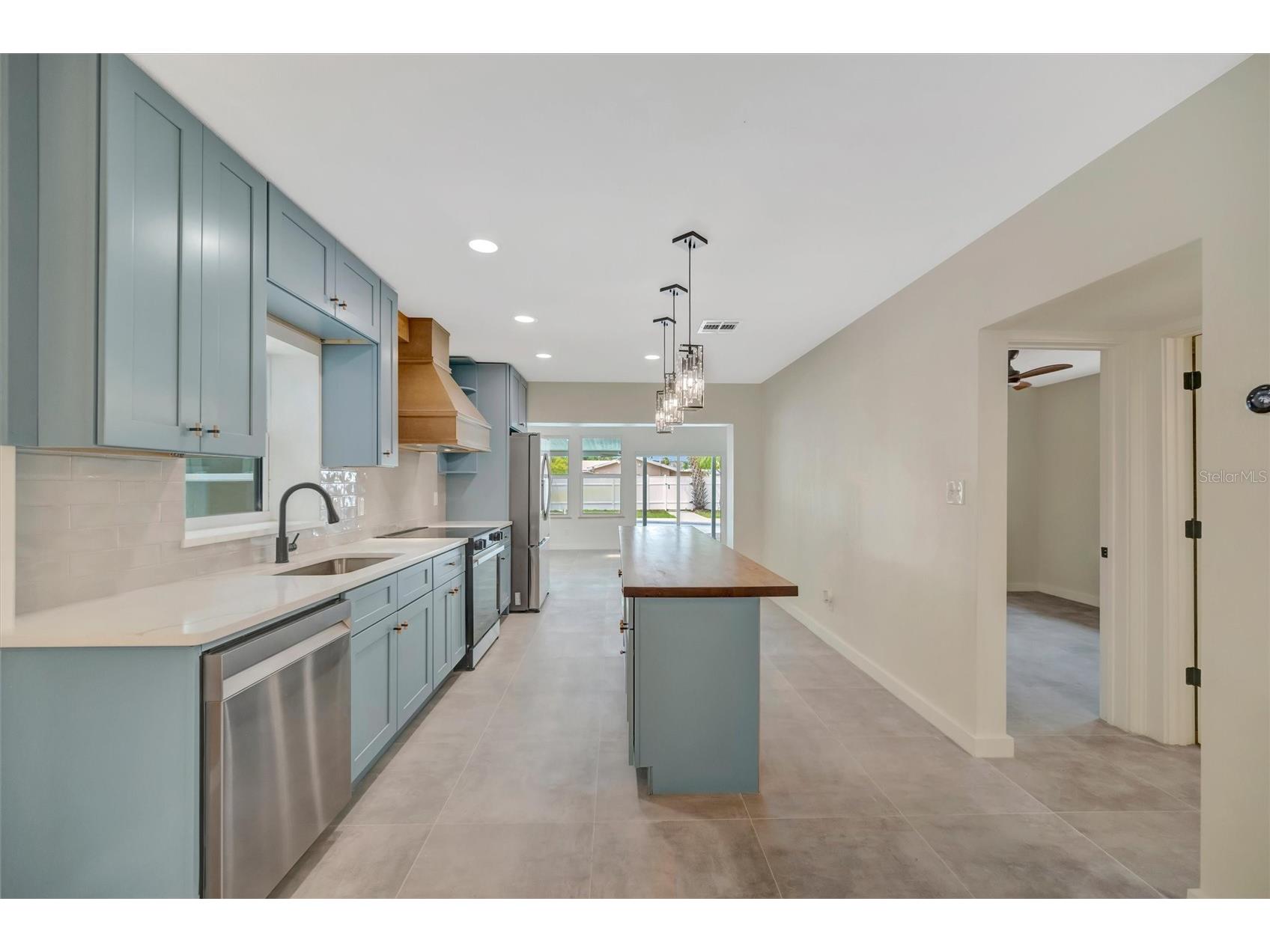 647 74th Avenue N Saint Petersburg FL 33702 TB8501591 image8