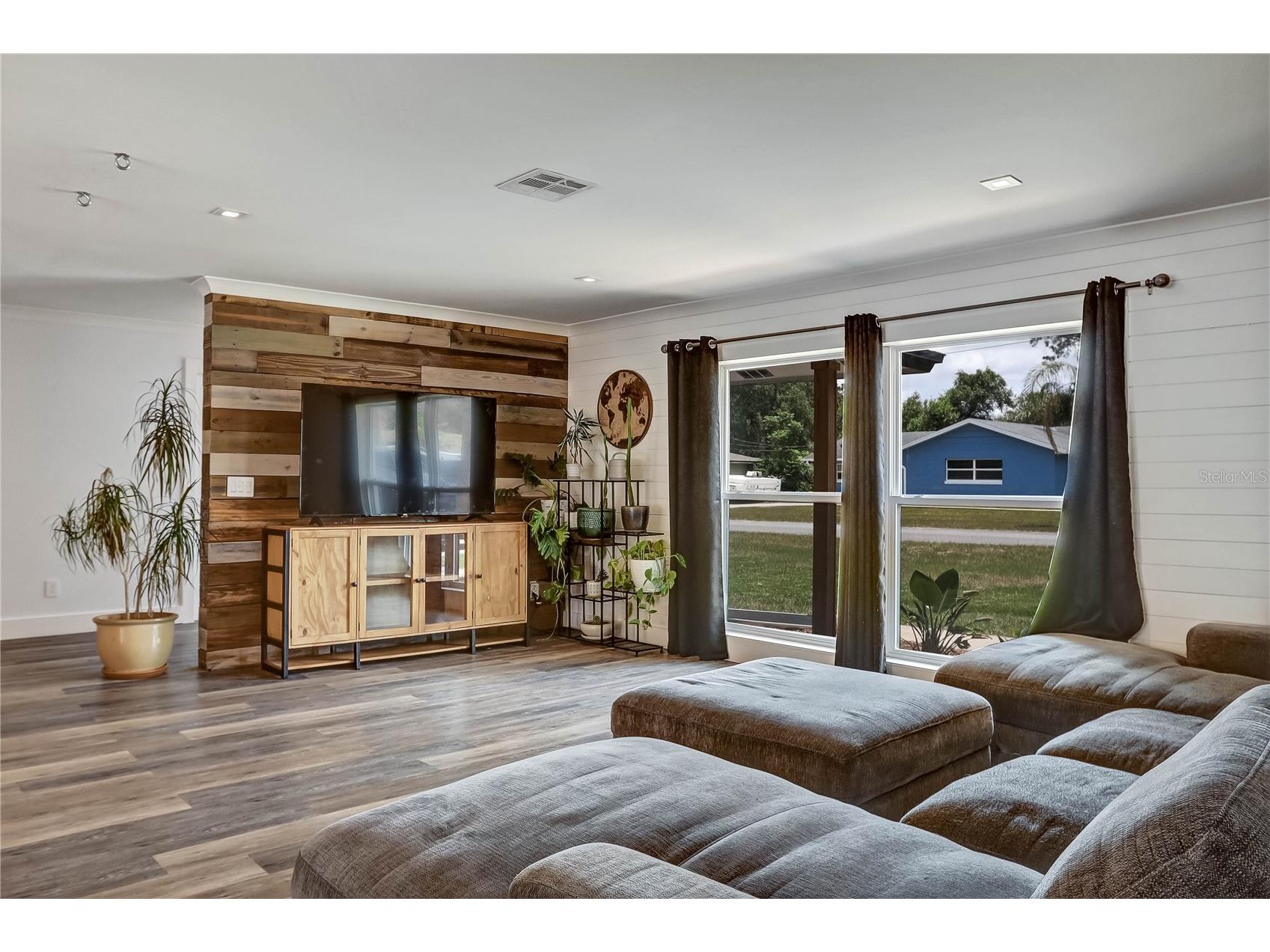 647 E Hillcrest Street Altamonte Springs FL 32701 OM725655 image10