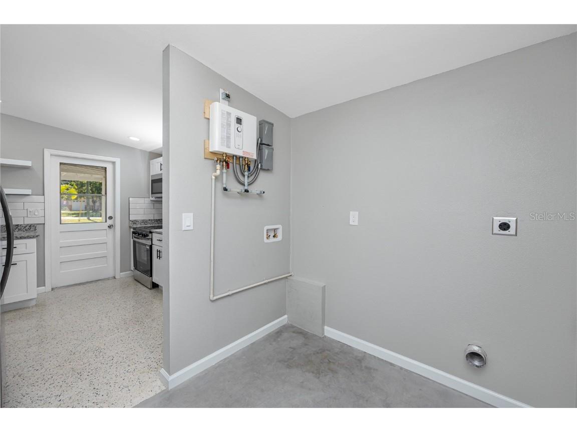 647 Garland Street N Saint Petersburg FL 33703 TB8445431 image25