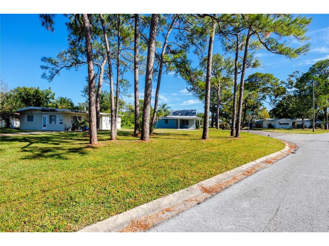 647 Garland Street N Saint Petersburg FL 33703 TB8445431 image35