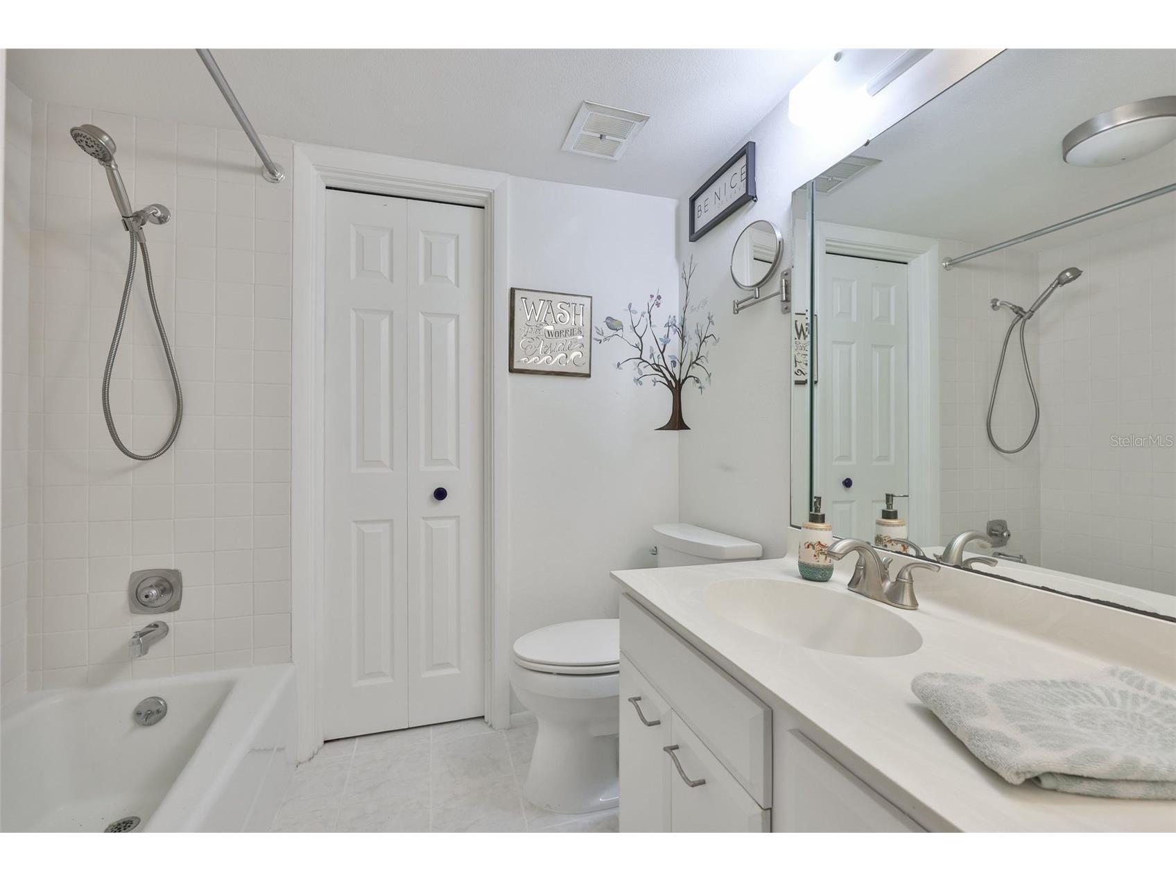 647 Woodlawn Drive #647 Bradenton FL 34210 A4696904 image17