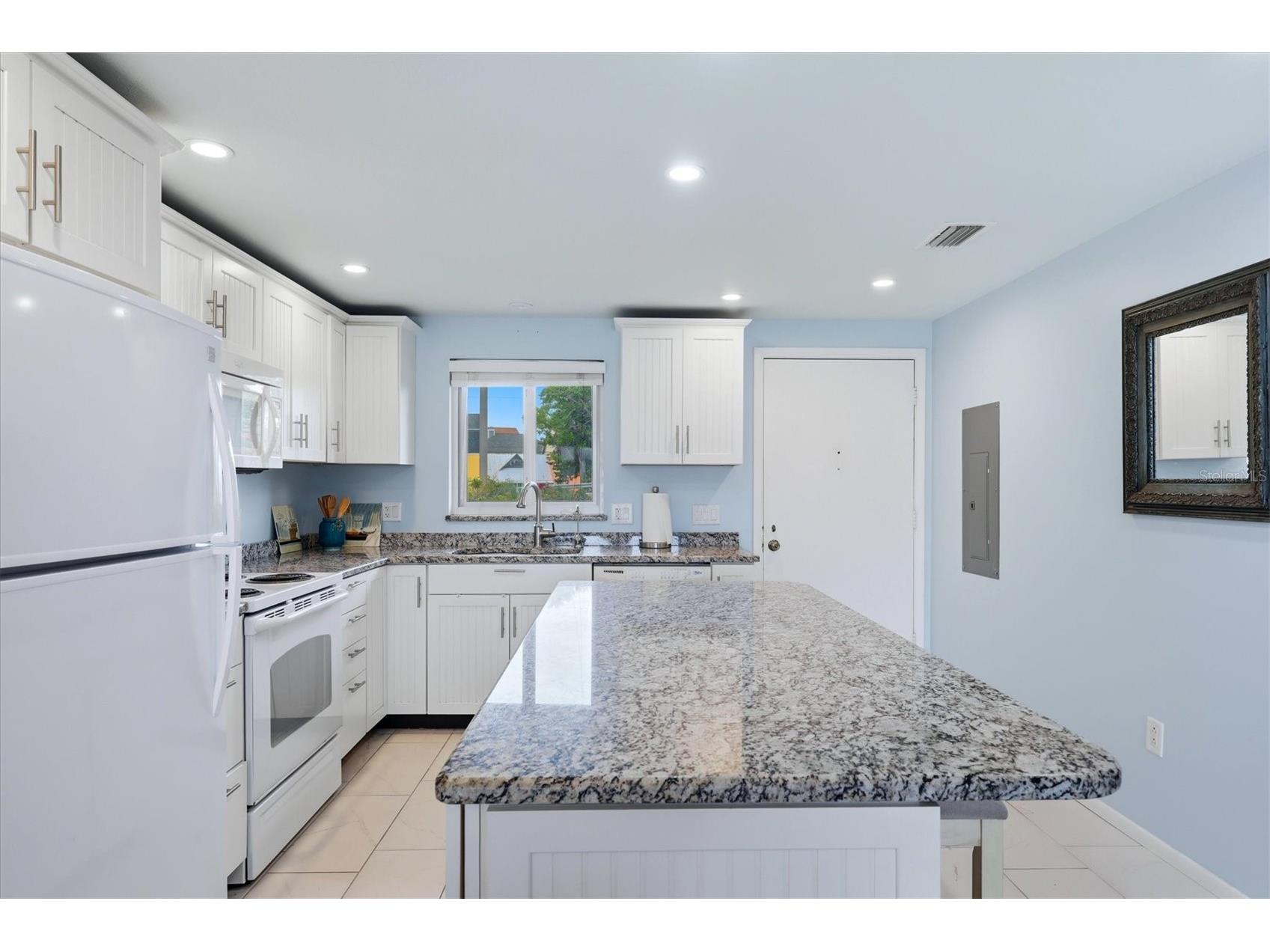 6470 Hollywood Boulevard #208 Sarasota FL 34231 - INTRACOASTAL WATERWAY A4696425 image17