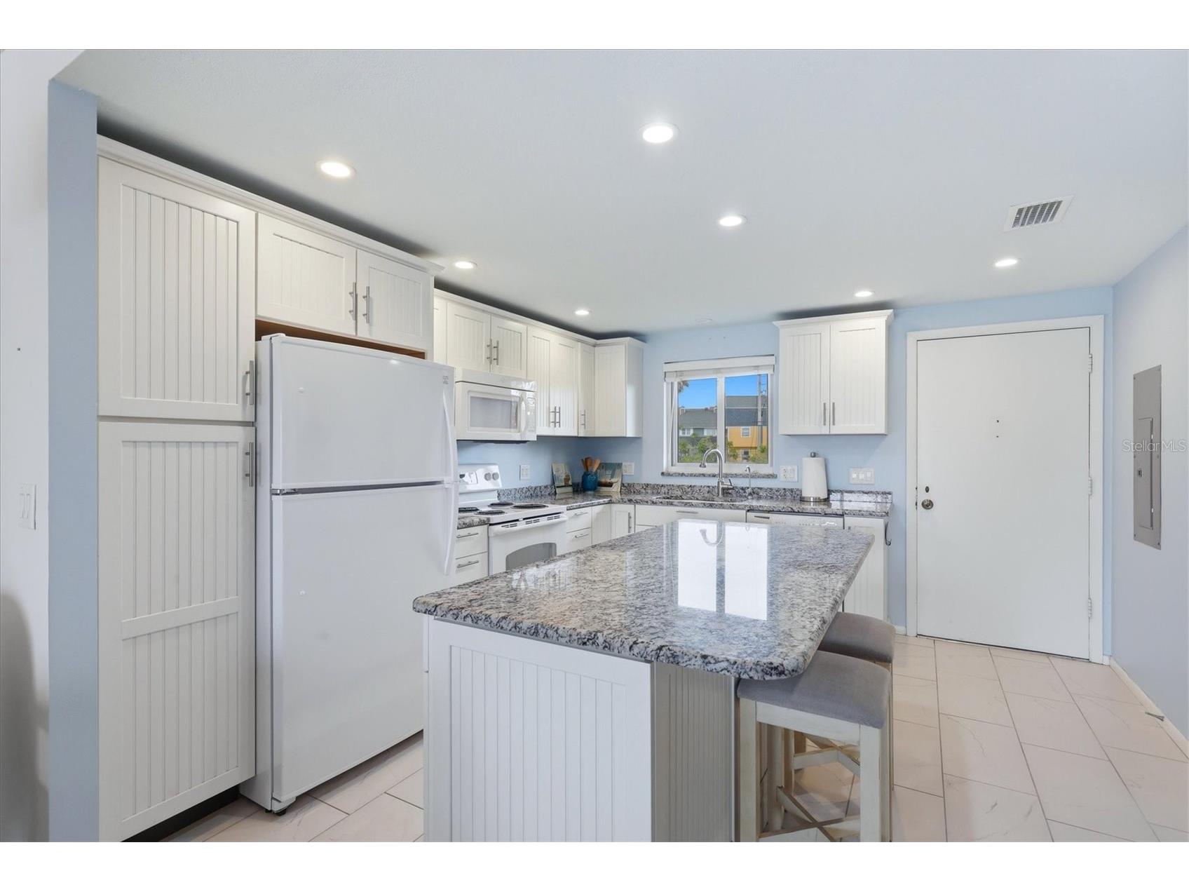 6470 Hollywood Boulevard #208 Sarasota FL 34231 - INTRACOASTAL WATERWAY A4696425 image9