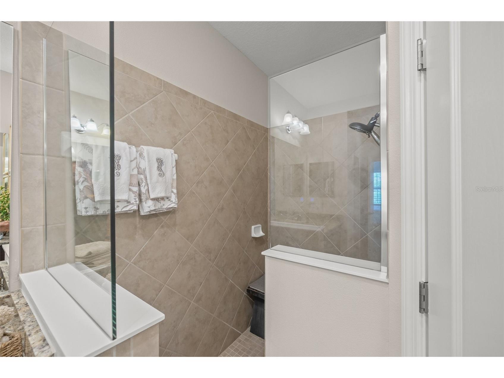 6479 Positano Court Sarasota FL 34243 A4696150 image25