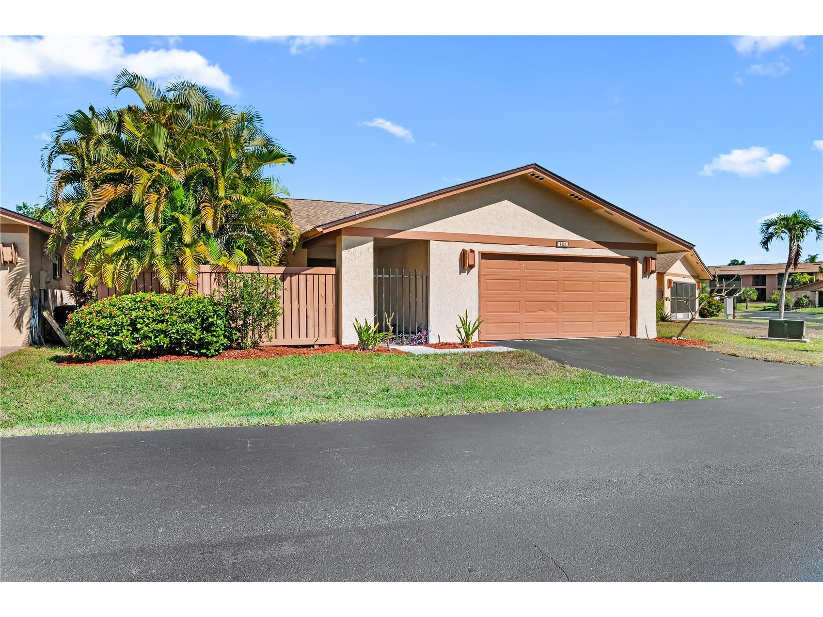 6479 Royal Woods Drive Fort Myers FL 33908 O6373615 image1