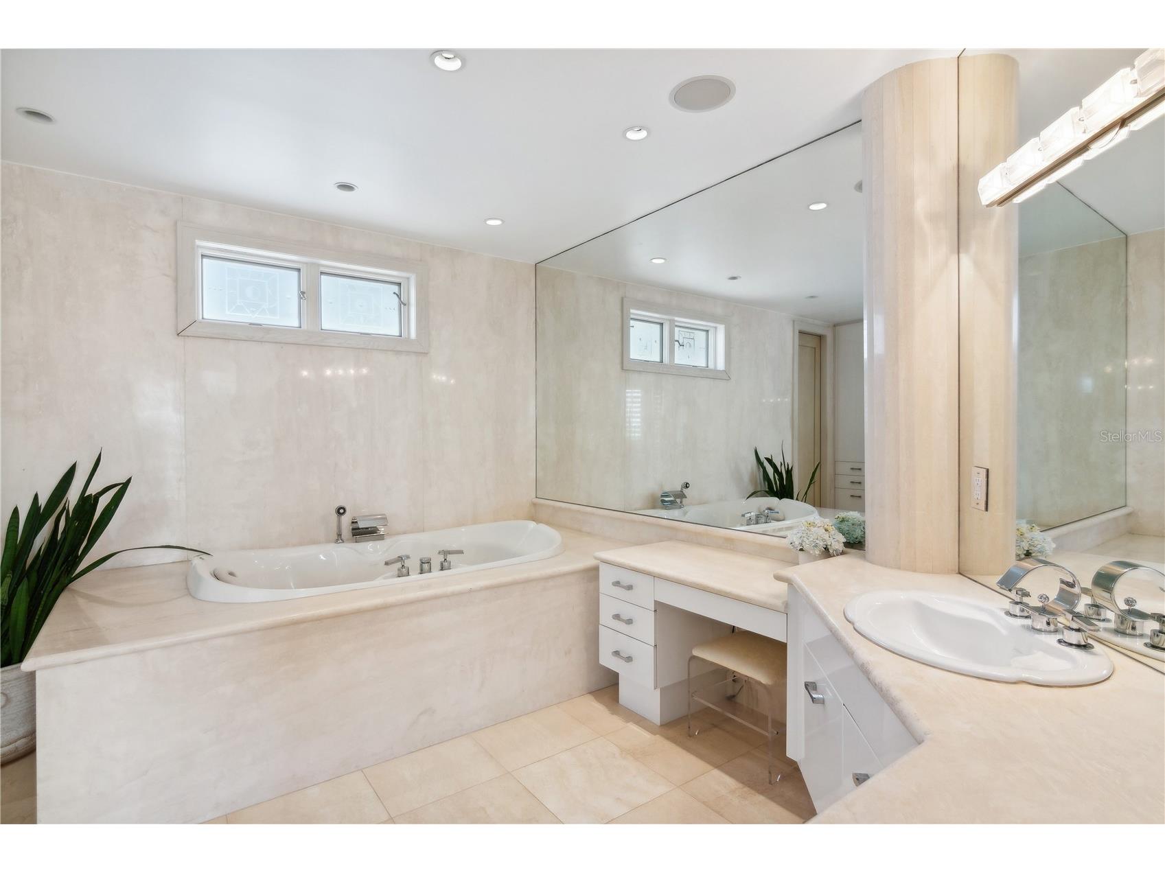 648 Beach Road Sarasota FL 34242 - GULF OF MEXICO A4681541 image25