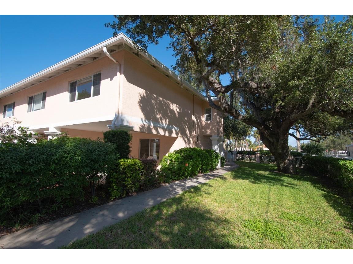 648 Cohen Way Sarasota FL 34236 A4672796 image1