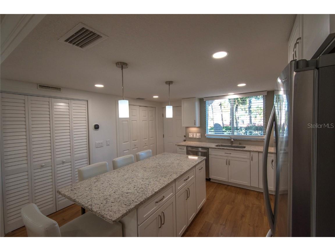 648 Cohen Way Sarasota FL 34236 A4672796 image10