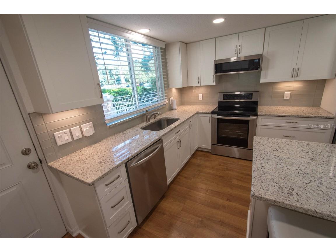 648 Cohen Way Sarasota FL 34236 A4672796 image11