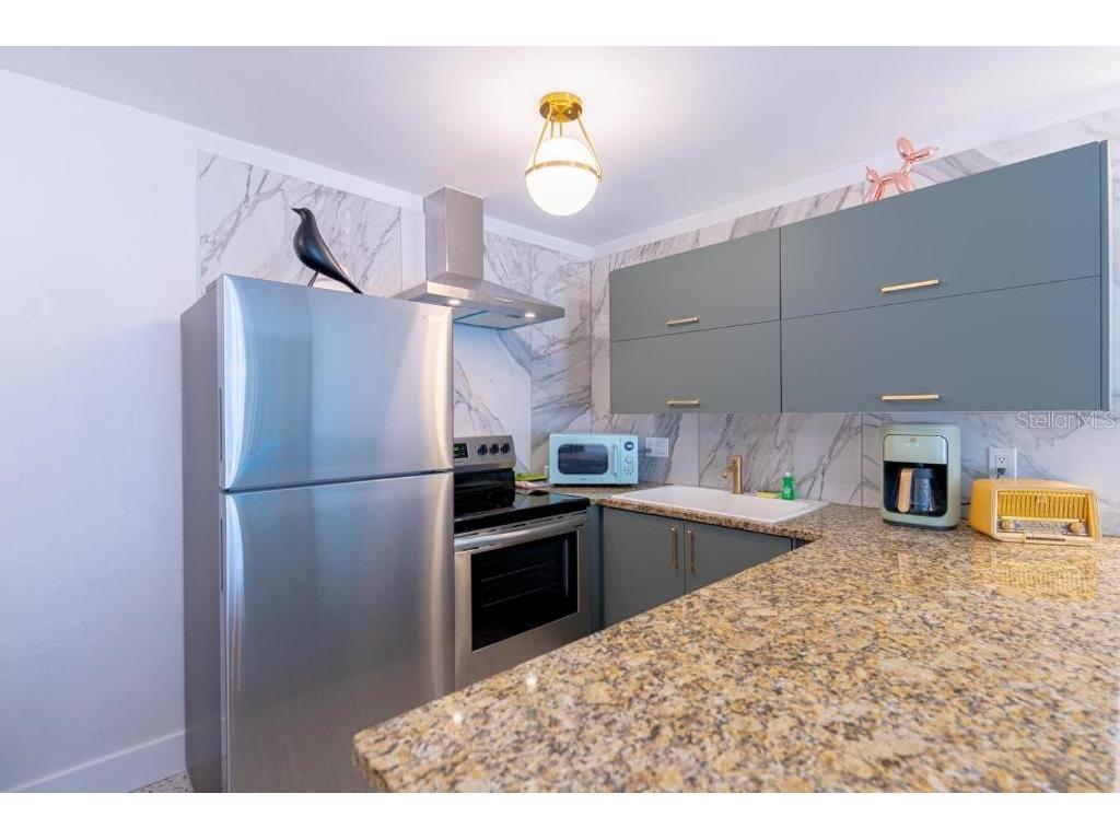 648 Poinsettia Avenue Clearwater Beach FL 33767 TB8363396 image3