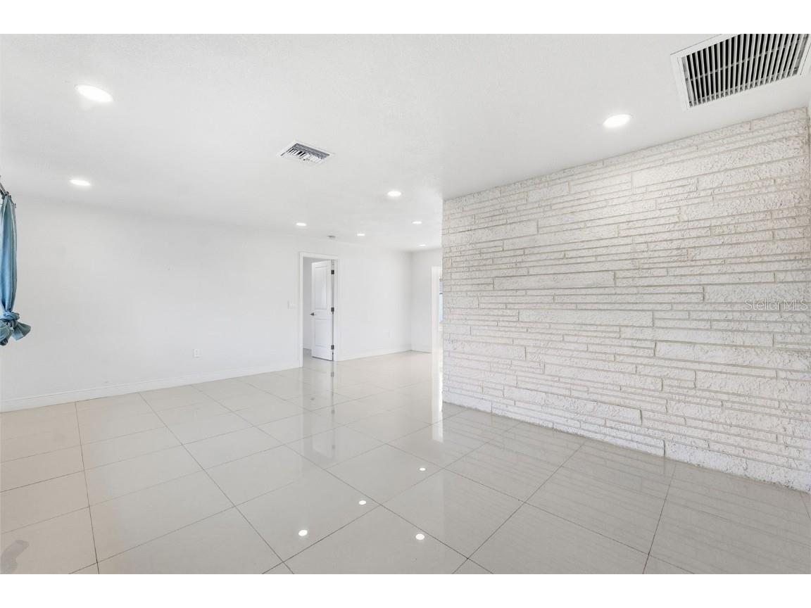 6488 30th Avenue N Saint Petersburg FL 33710 TB8449879 image11