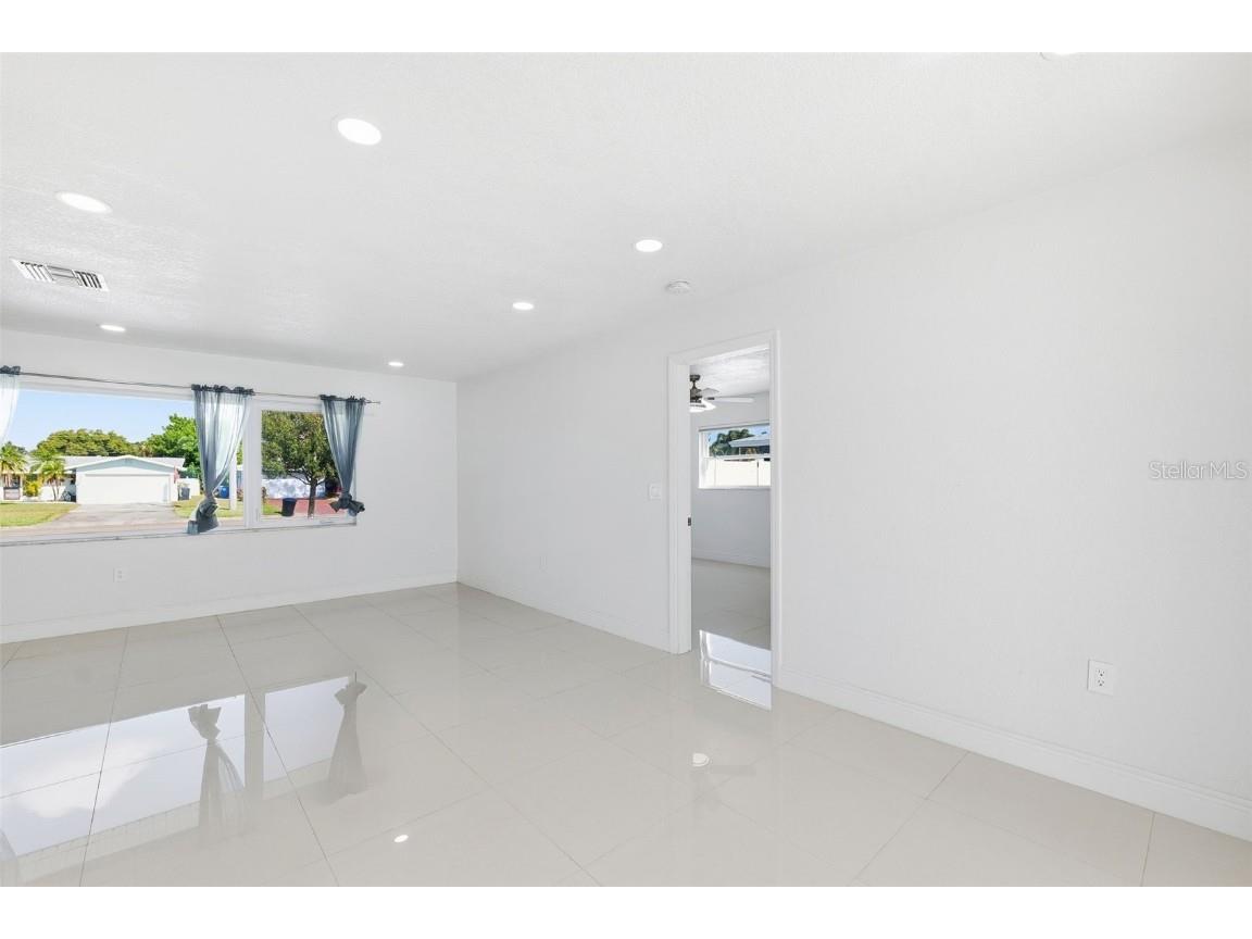 6488 30th Avenue N Saint Petersburg FL 33710 TB8449879 image12