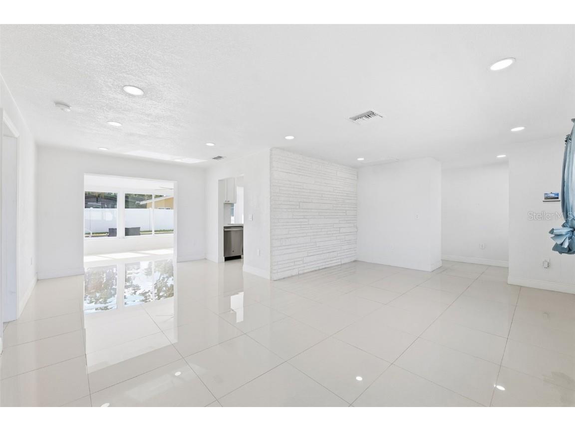 6488 30th Avenue N Saint Petersburg FL 33710 TB8449879 image13