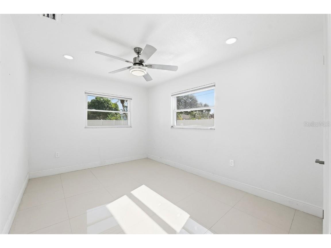 6488 30th Avenue N Saint Petersburg FL 33710 TB8449879 image30