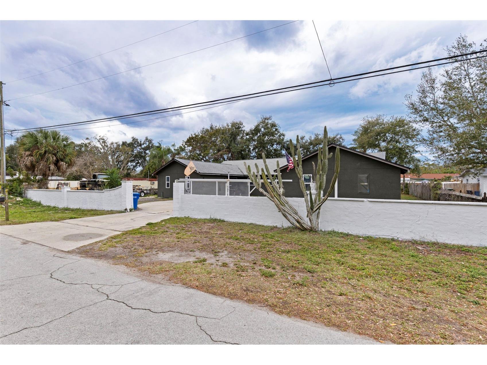 649 16th Street NW Largo FL 33770 TB8500862 image2