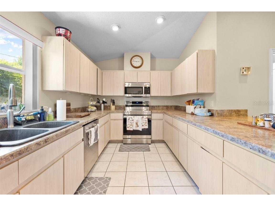 6492 Blackbird Avenue Weeki Wachee FL 34613 TB8431153 image38