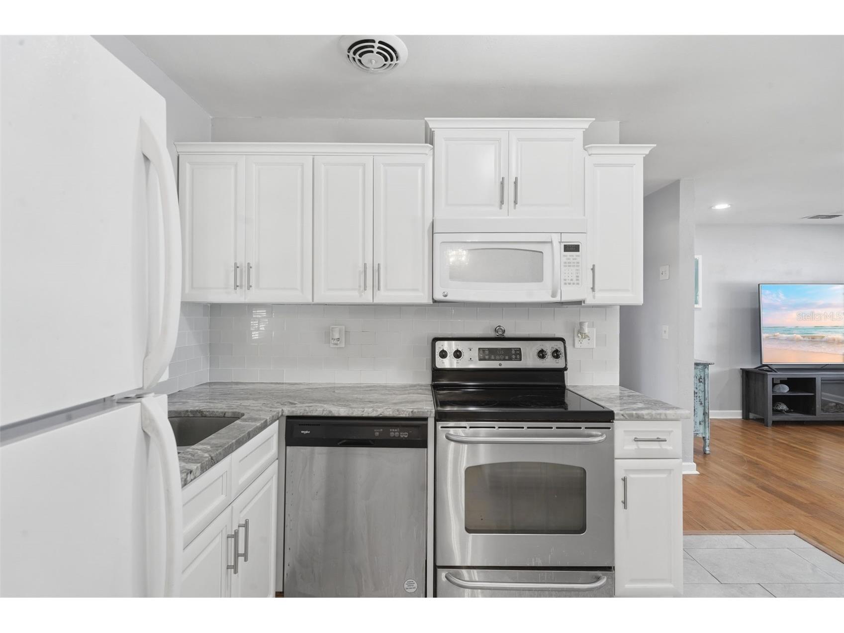 65 Community Dr Debary FL 32713 V4948737 image10