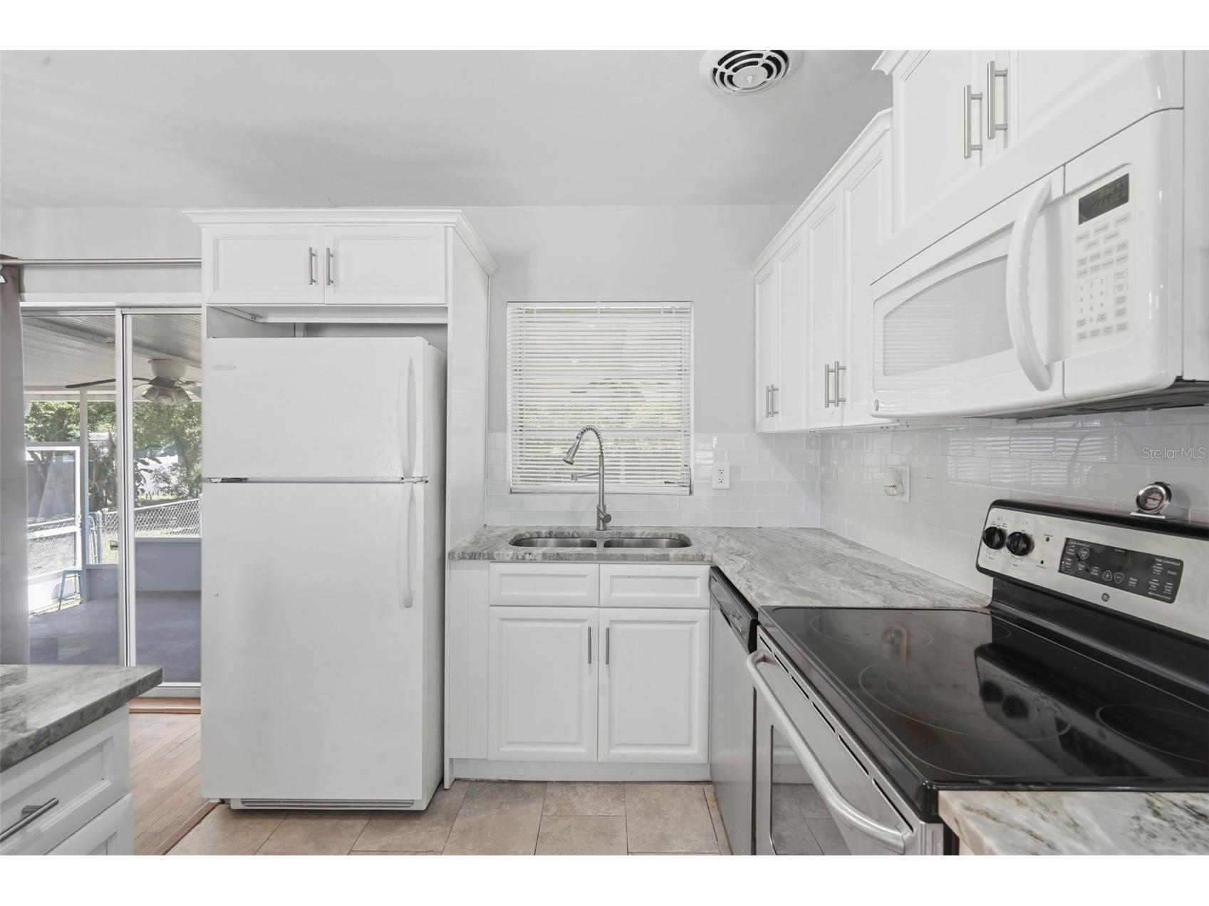 65 Community Dr Debary FL 32713 V4948737 image8