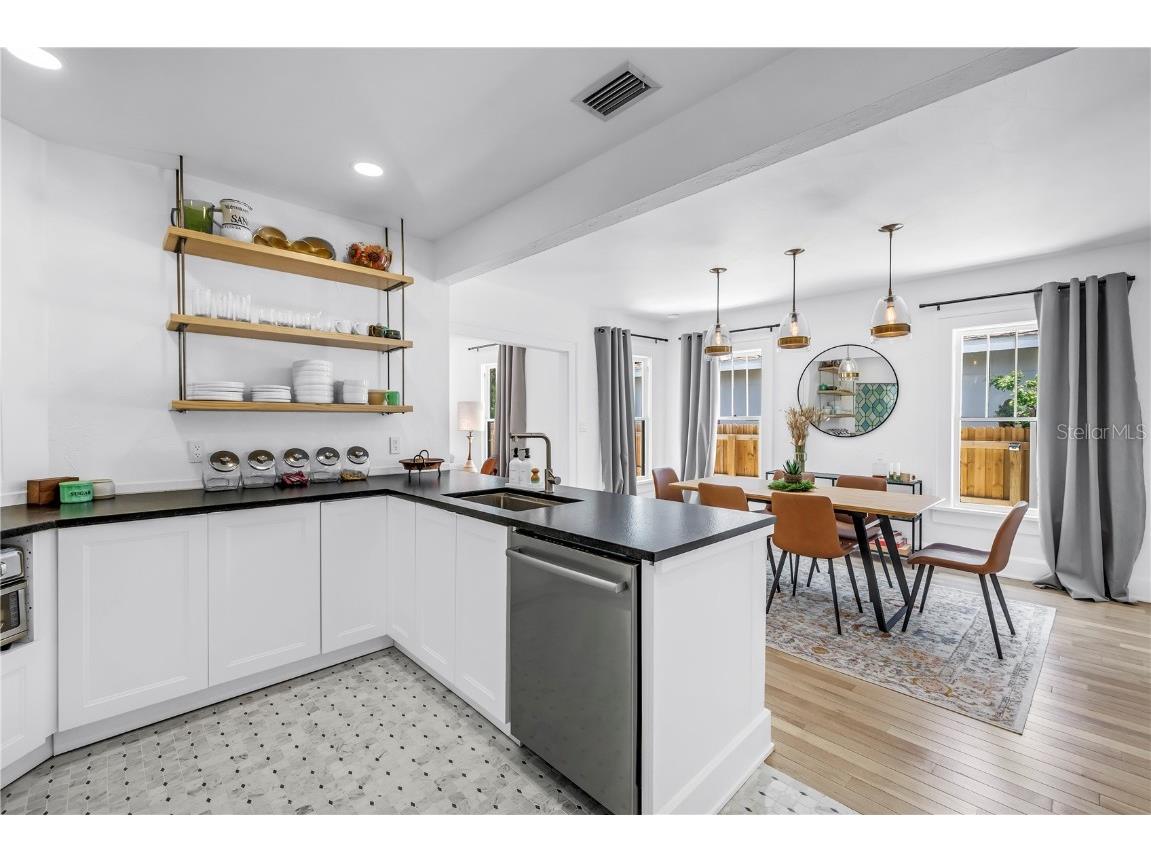 650 63rd Avenue S Saint Petersburg FL 33705 TB8452992 image10