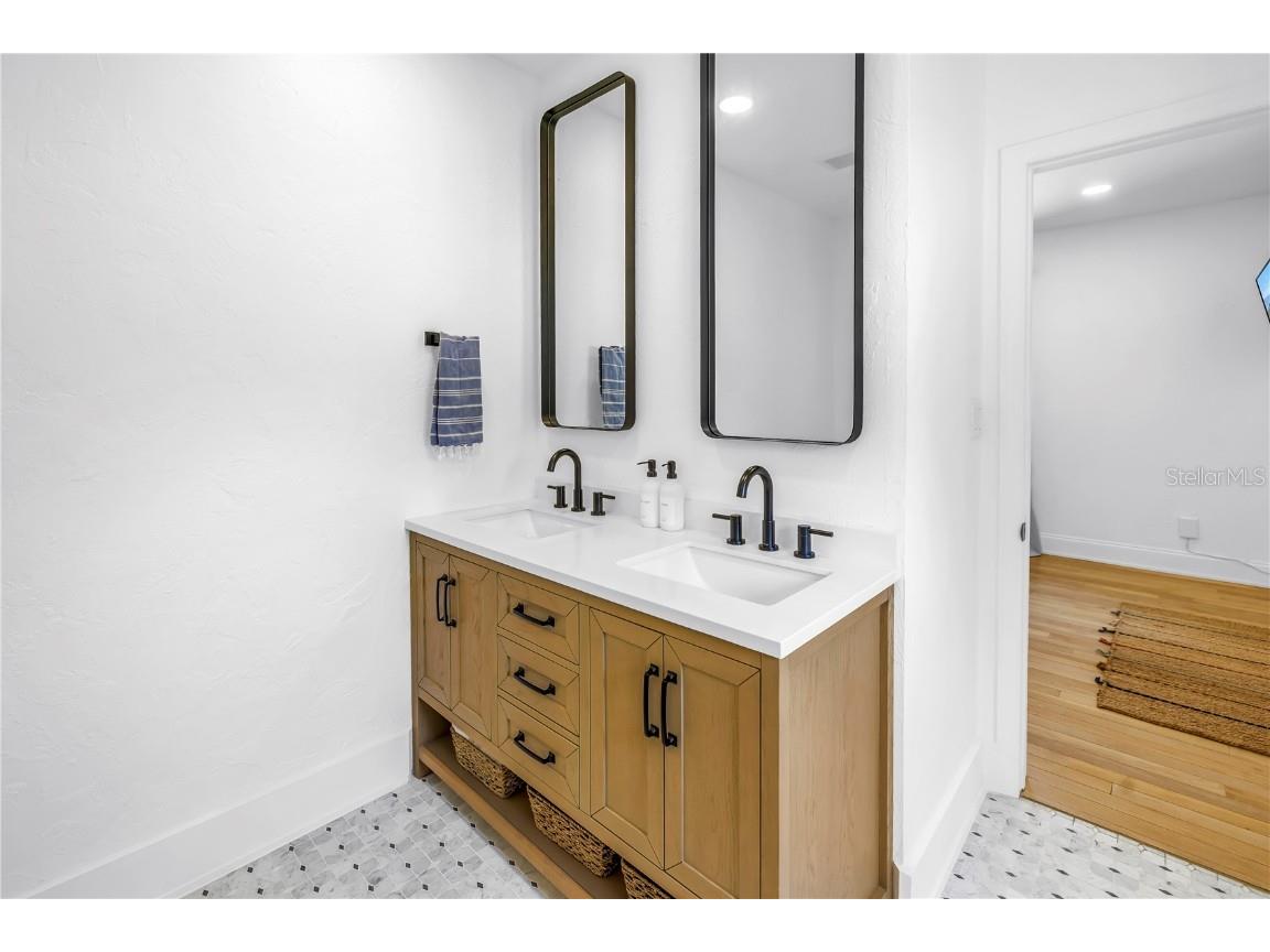 650 63rd Avenue S Saint Petersburg FL 33705 TB8452992 image15