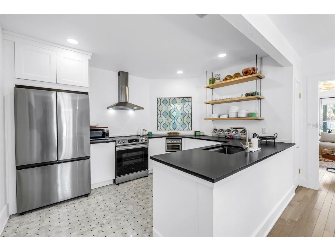 650 63rd Avenue S Saint Petersburg FL 33705 TB8452992 image9