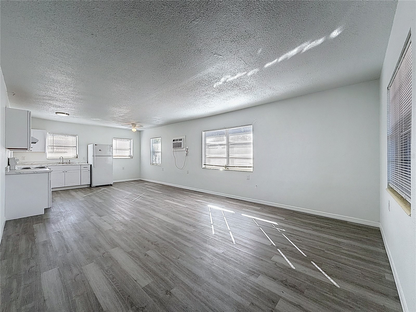 650 E Harbor Drive S Saint Petersburg FL 33705 TB8494418 image2