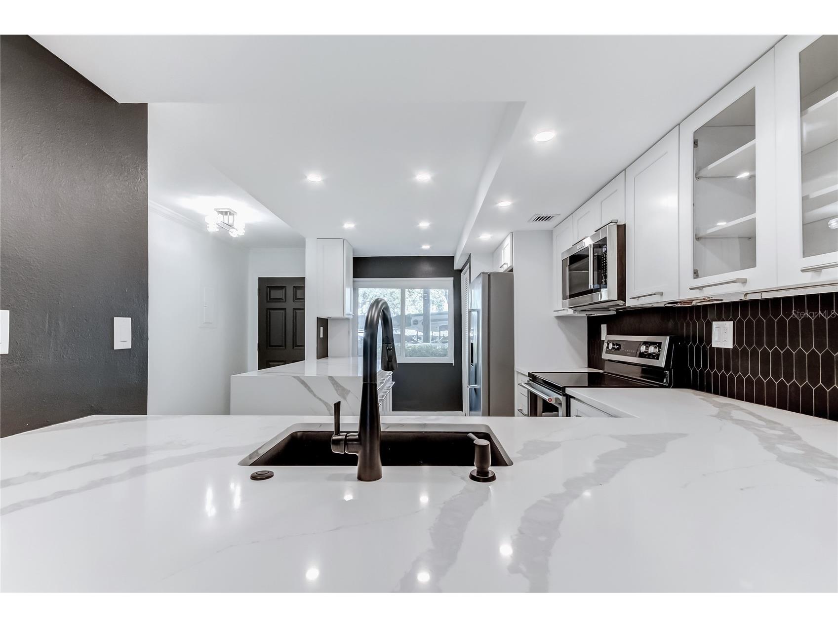 650 Island Way #106 Clearwater Beach FL 33767 - MANADALAY CHANNEL TB8464298 image2