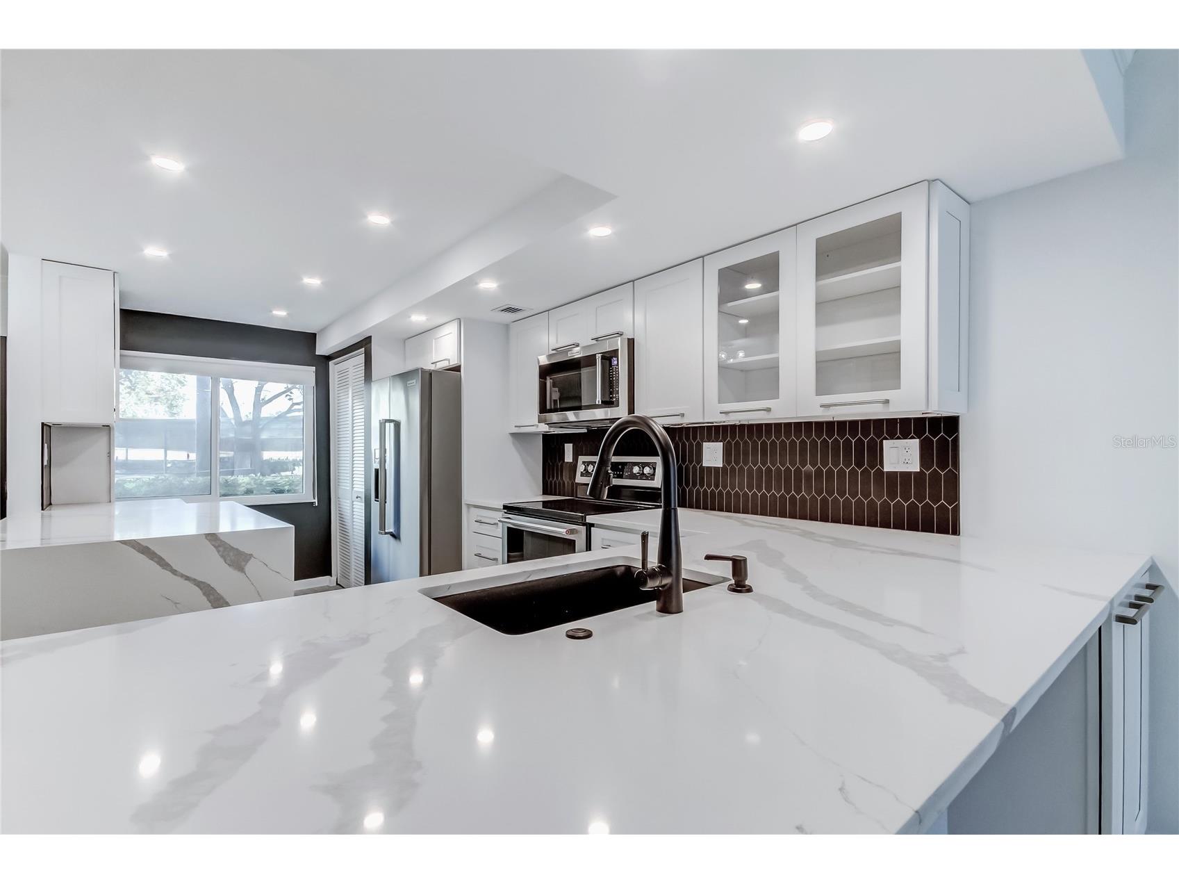 650 Island Way #106 Clearwater Beach FL 33767 - MANADALAY CHANNEL TB8464298 image5