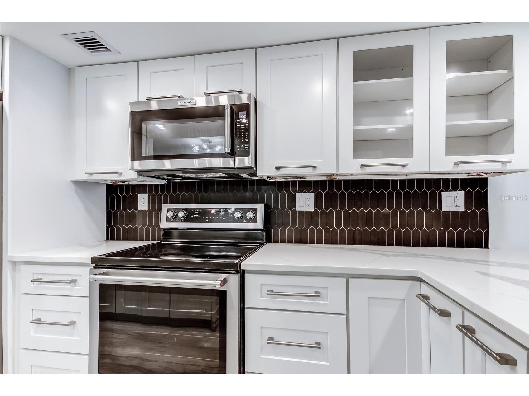 650 Island Way #106 Clearwater Beach FL 33767 - MANADALAY CHANNEL TB8464298 image7