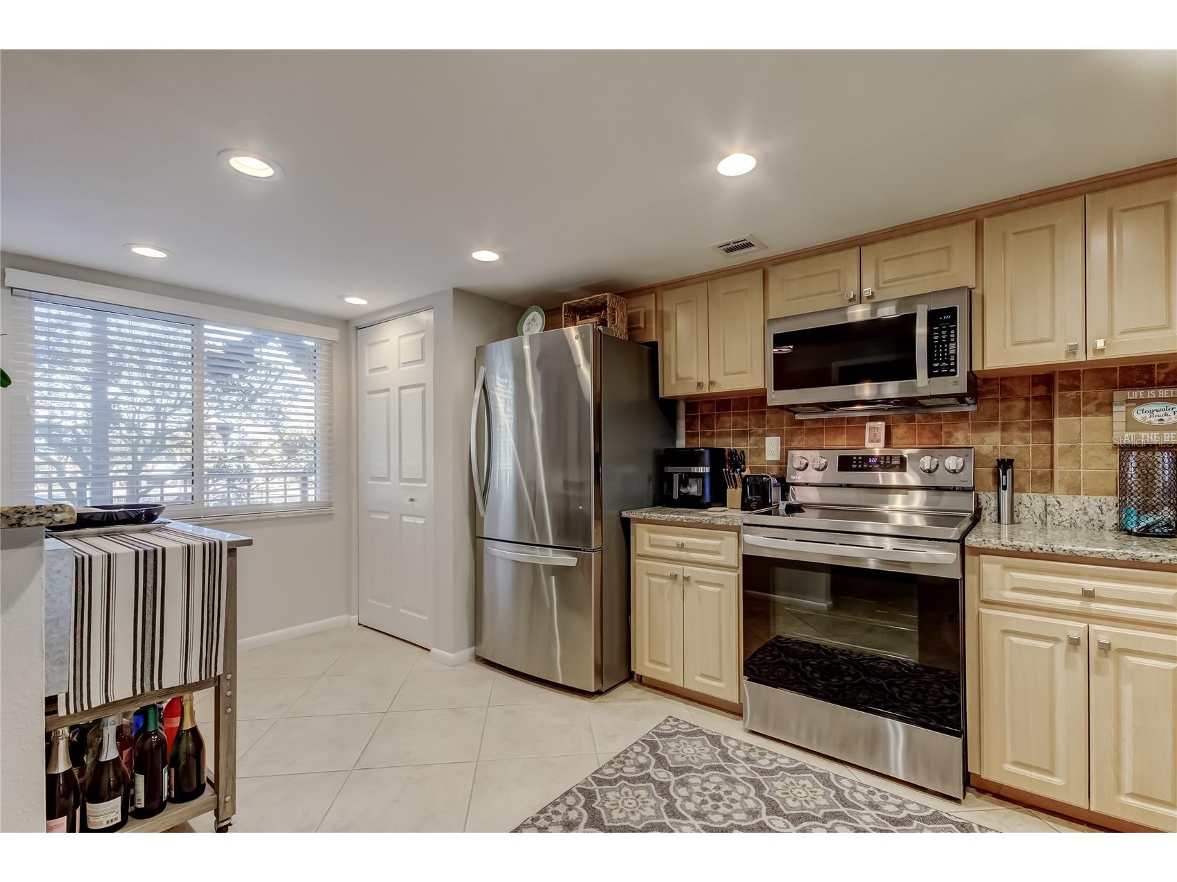 650 Island Way #206 Clearwater Beach FL 33767 TB8480168 image3