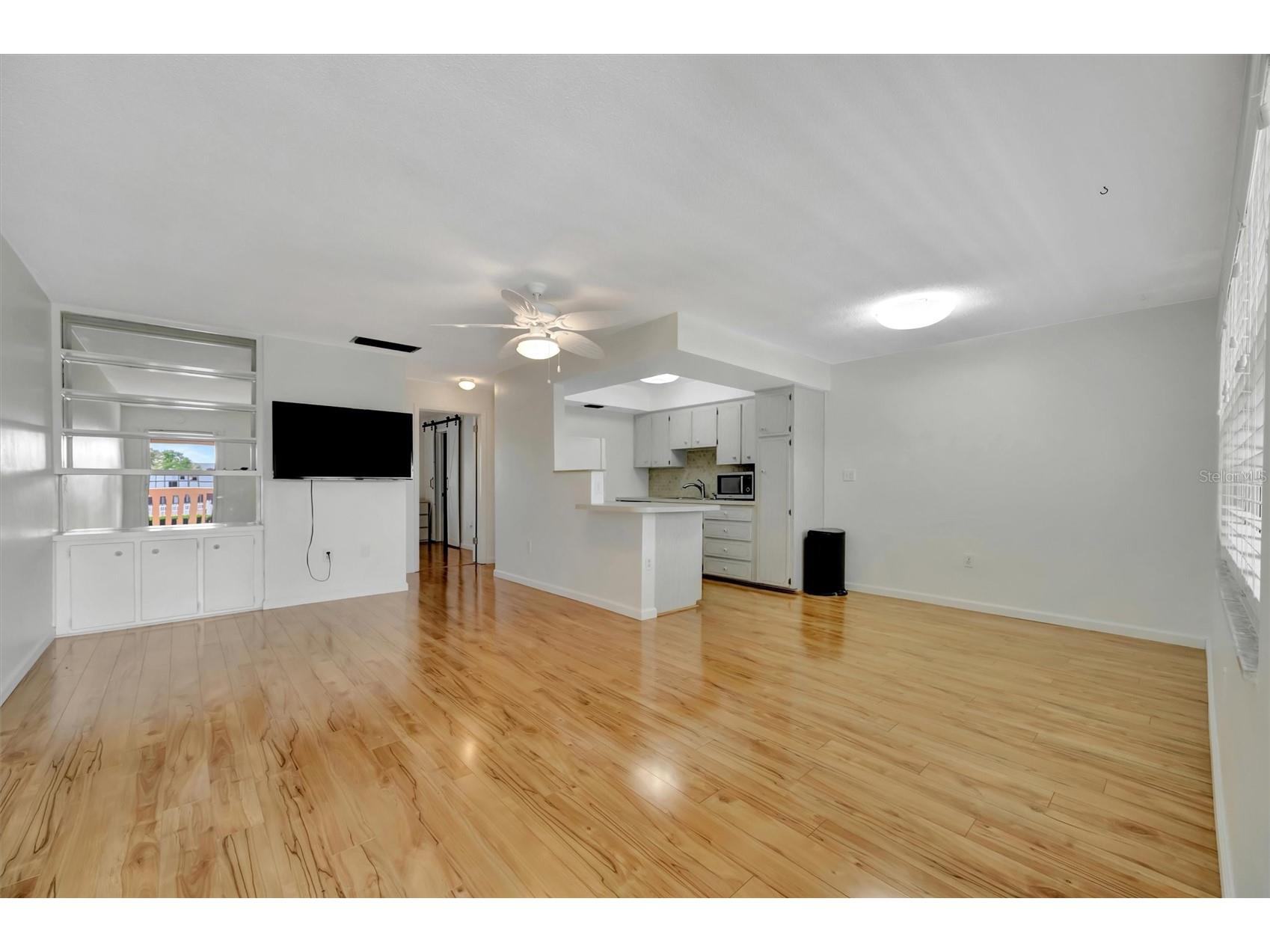 650 Pinellas Point Drive S #205 Saint Petersburg FL 33705 TB8478366 image2