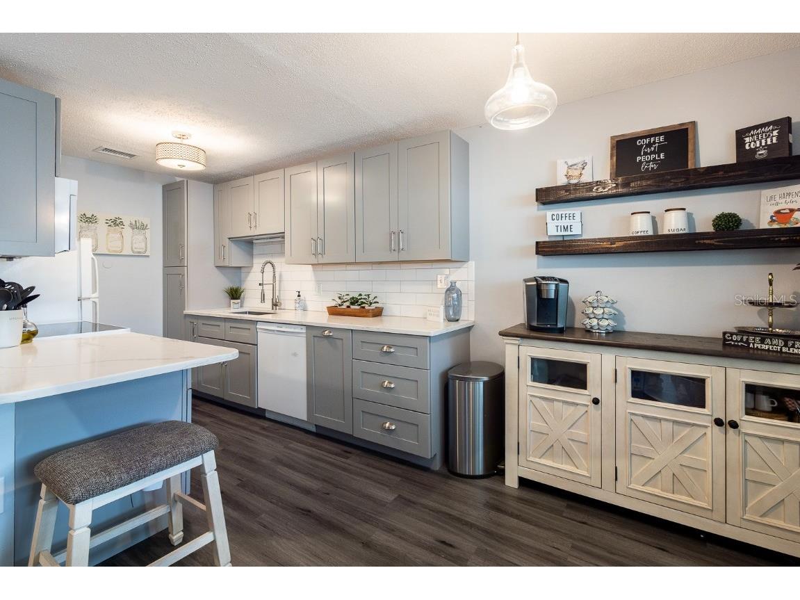 650 Pinellas Point Drive S #211 Saint Petersburg FL 33705 TB8434301 image6