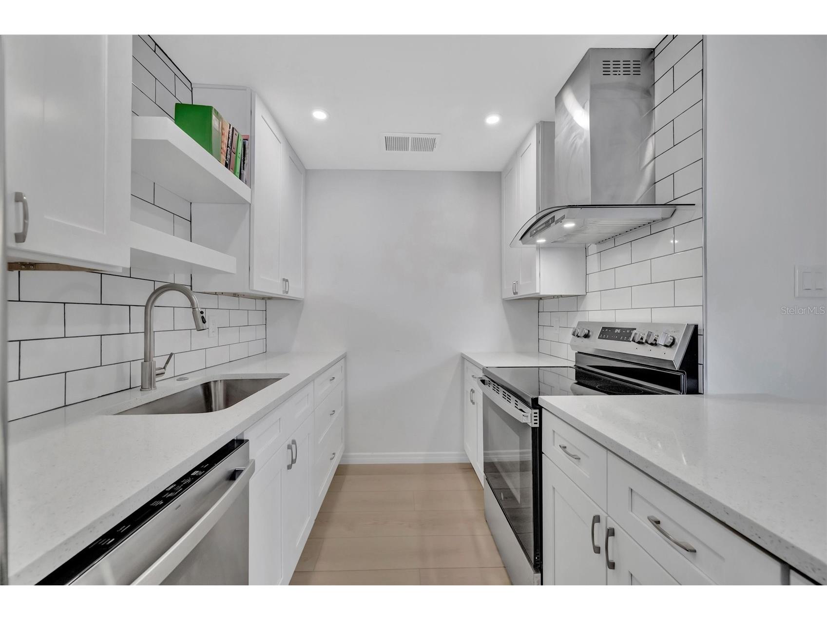 650 Pinellas Point Drive S #216 Saint Petersburg FL 33705 TB8509795 image11