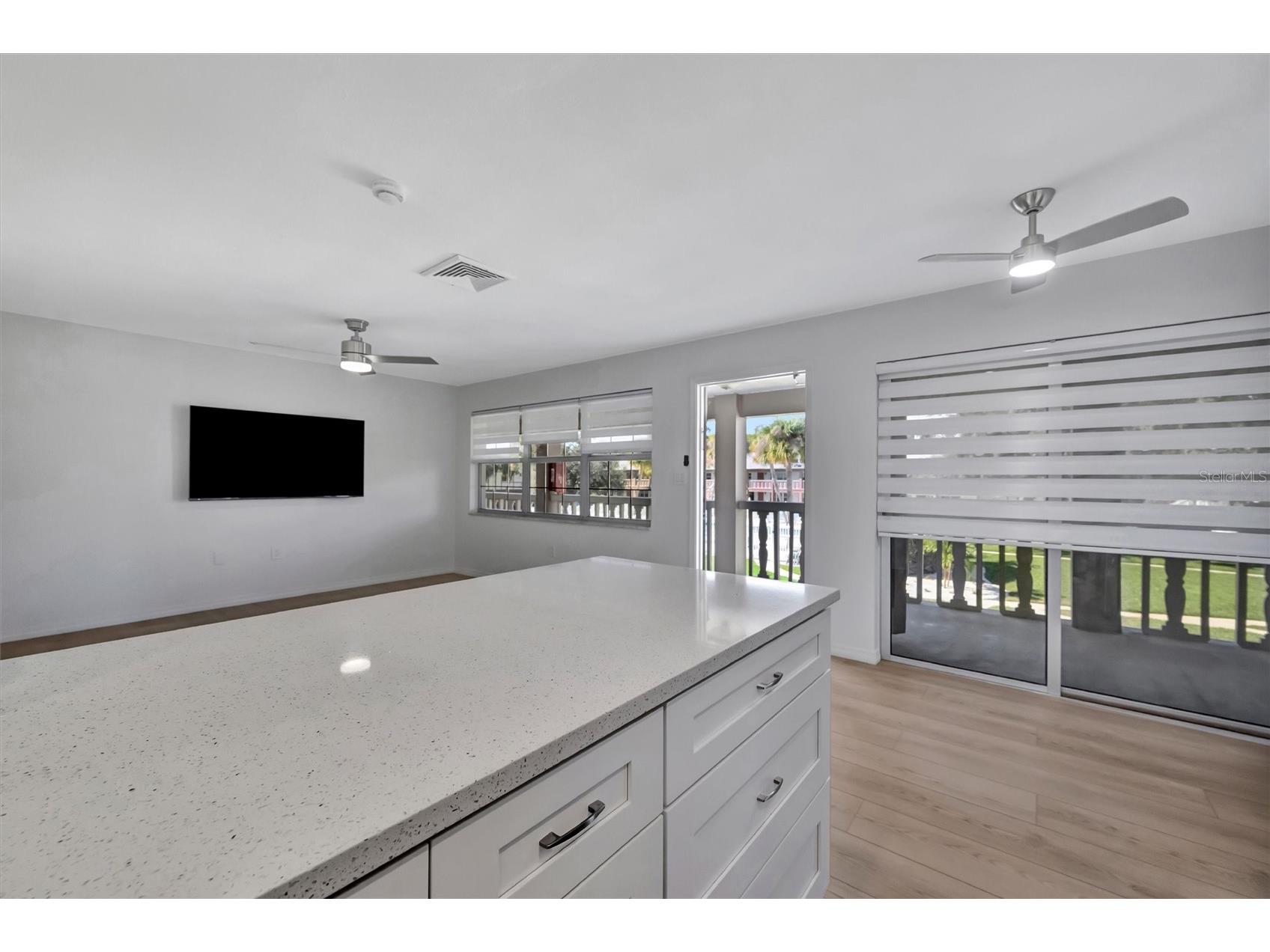 650 Pinellas Point Drive S #216 Saint Petersburg FL 33705 TB8509795 image12