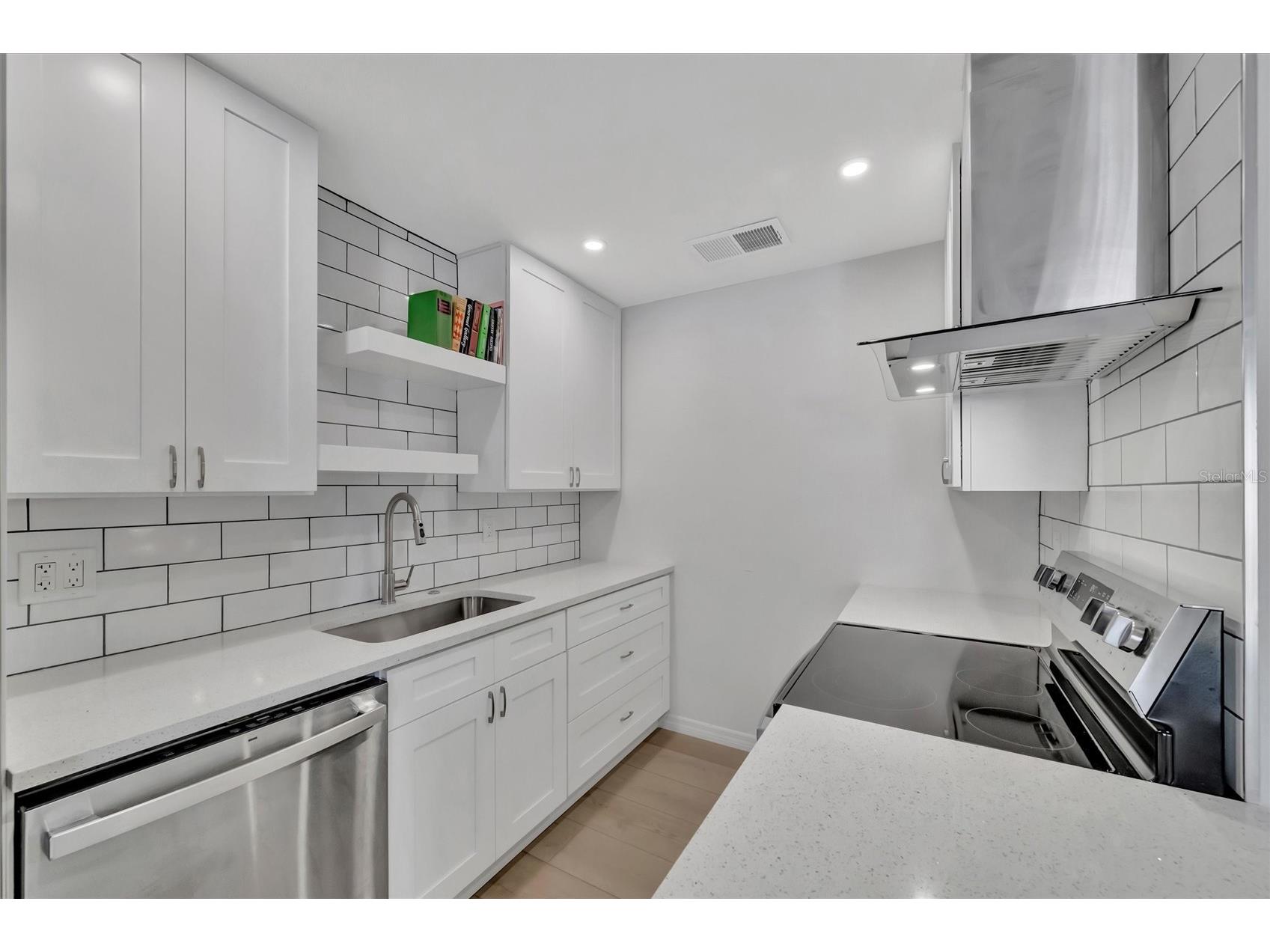 650 Pinellas Point Drive S #216 Saint Petersburg FL 33705 TB8509795 image14