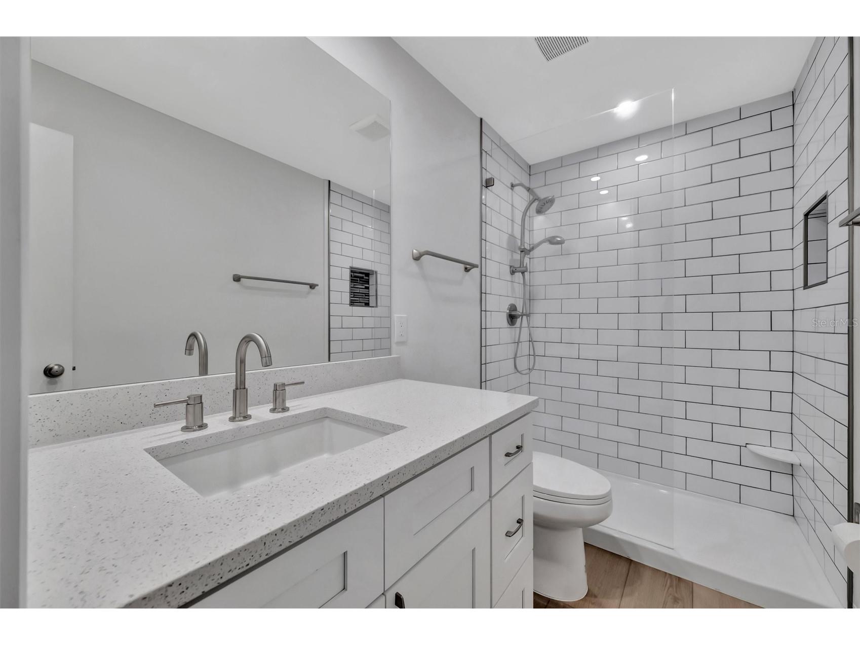 650 Pinellas Point Drive S #216 Saint Petersburg FL 33705 TB8509795 image19