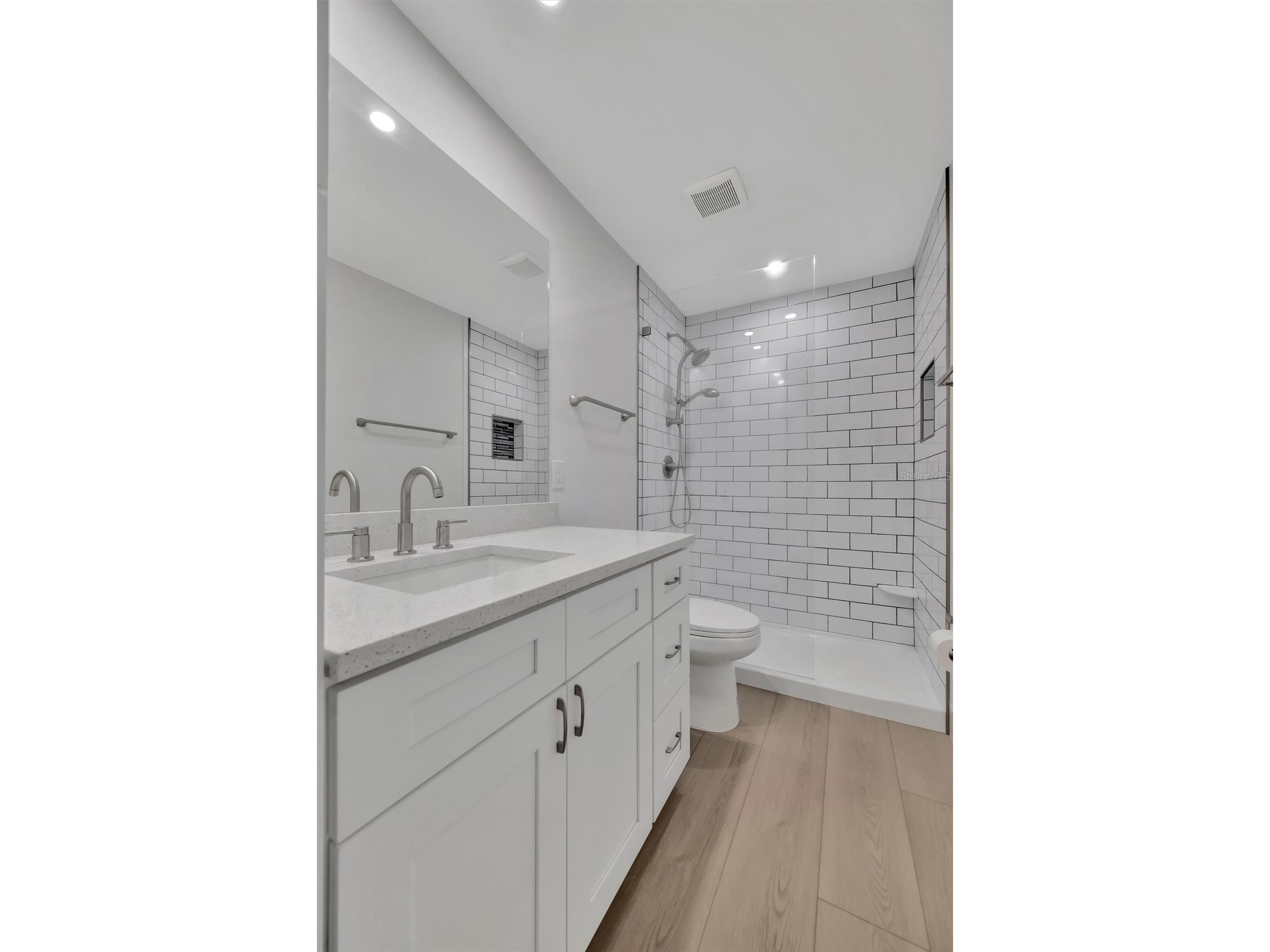 650 Pinellas Point Drive S #216 Saint Petersburg FL 33705 TB8509795 image21