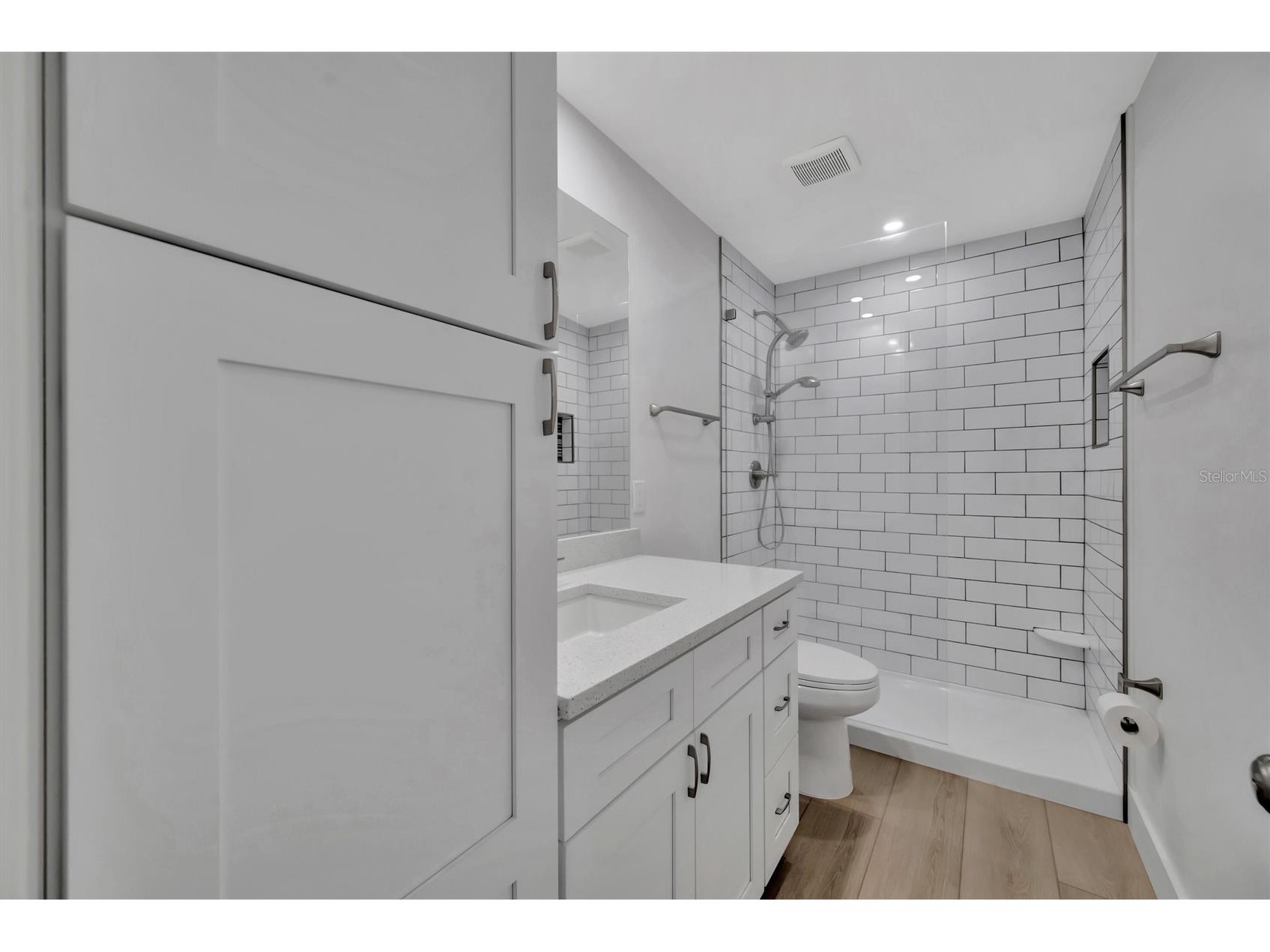 650 Pinellas Point Drive S #216 Saint Petersburg FL 33705 TB8509795 image22