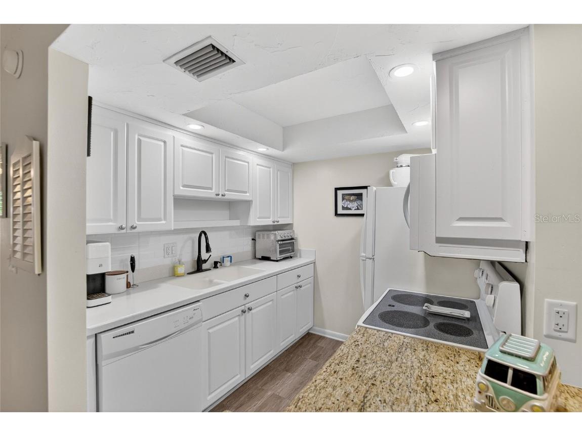 650 Pinellas Point Drive S #236 Saint Petersburg FL 33705 C7518558 image8