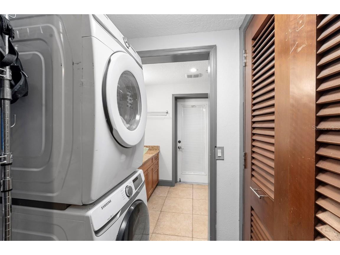 650 S Pine Street New Smyrna Beach FL 32169 V4945933 image38