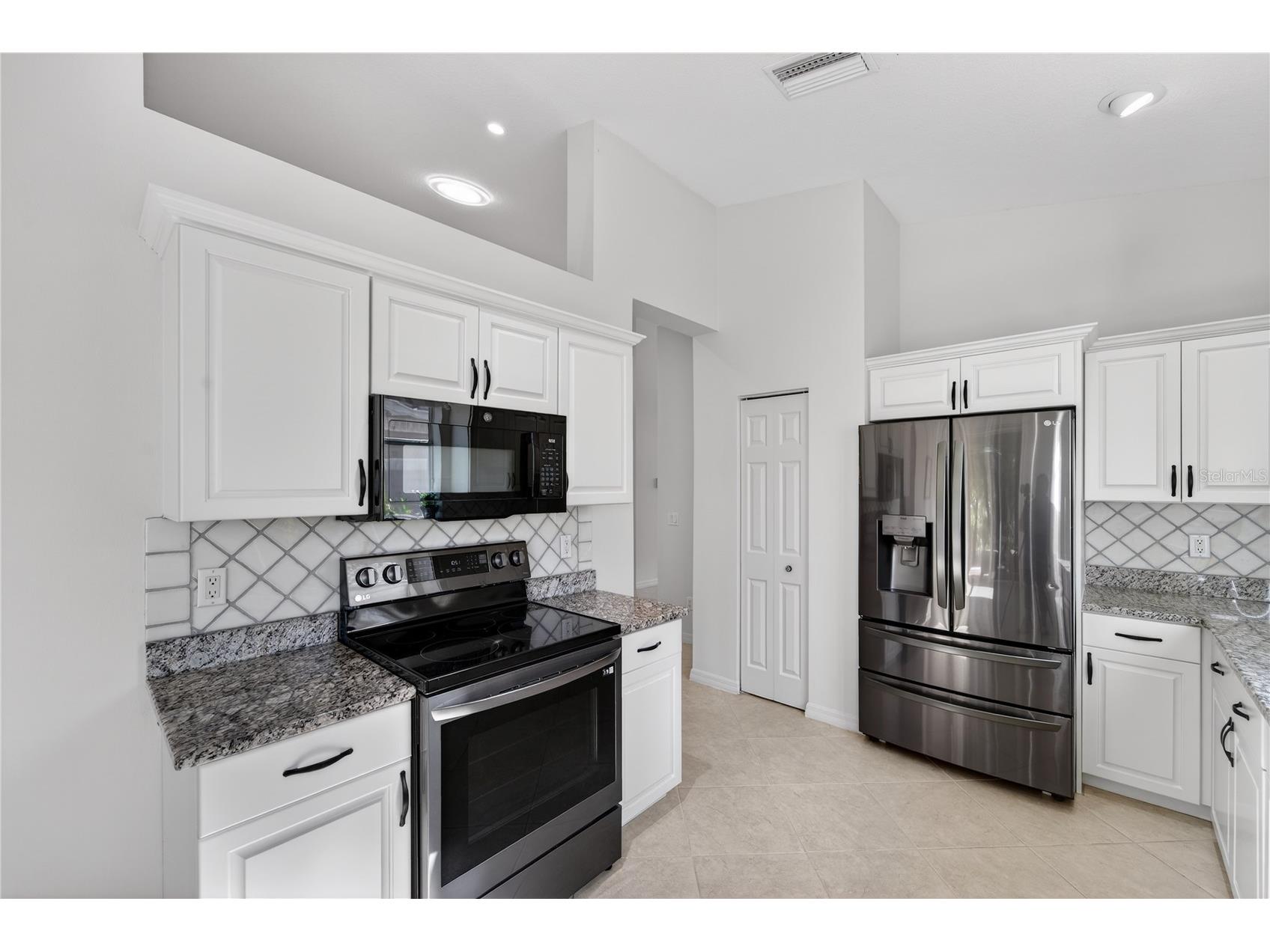 6502 42nd Street E Sarasota FL 34243 A4676971 image10