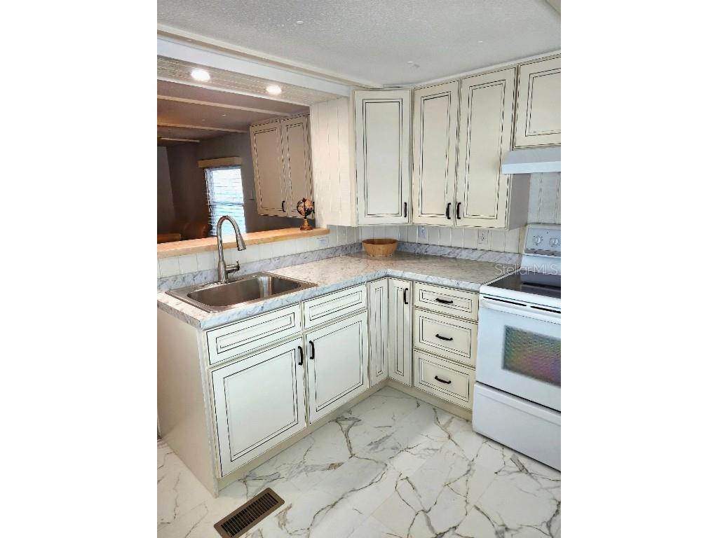 6505 Kansas Street Bradenton FL 34207 - SARASOTA BAY A4670016 image9