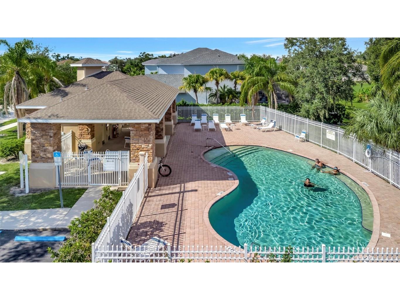 6507 37th Street E Sarasota FL 34243 A4665985 image2