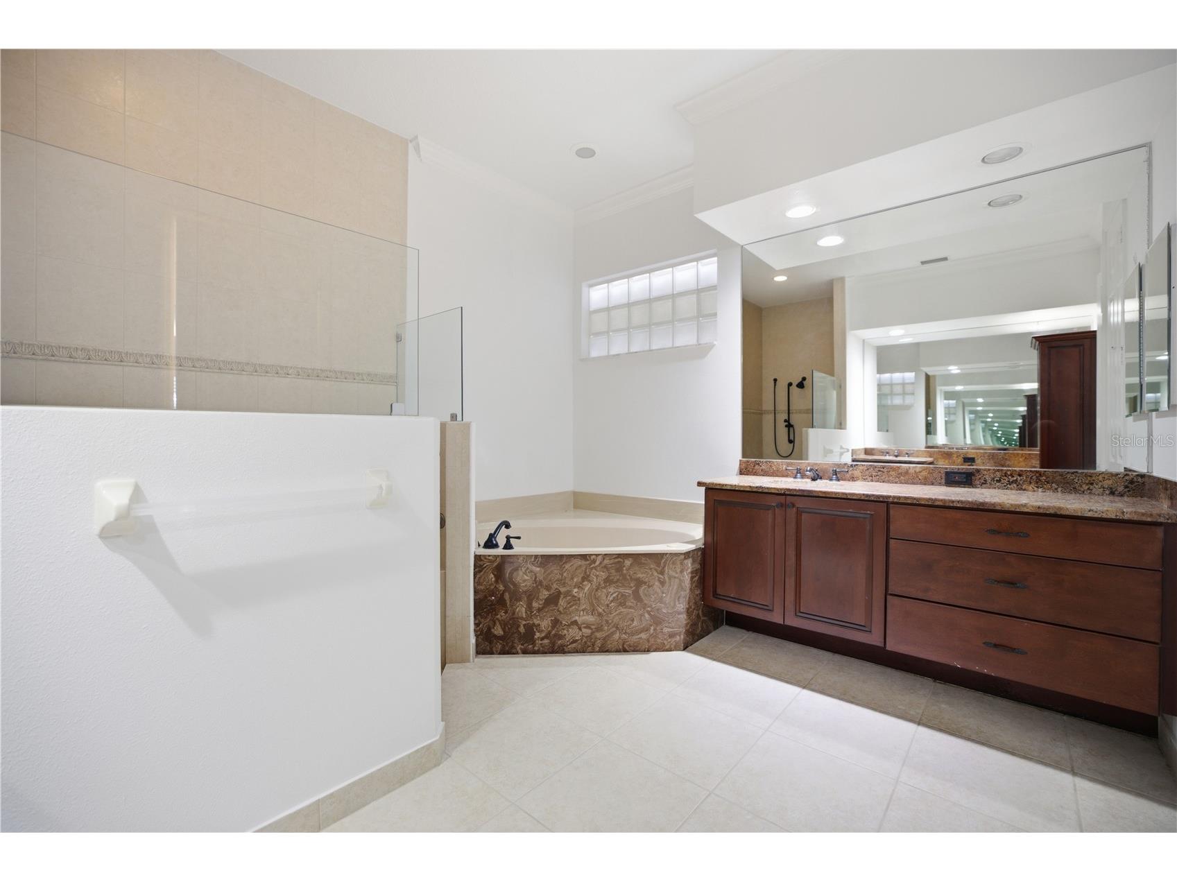 6507 41st Court E Sarasota FL 34243 A4678591 image18