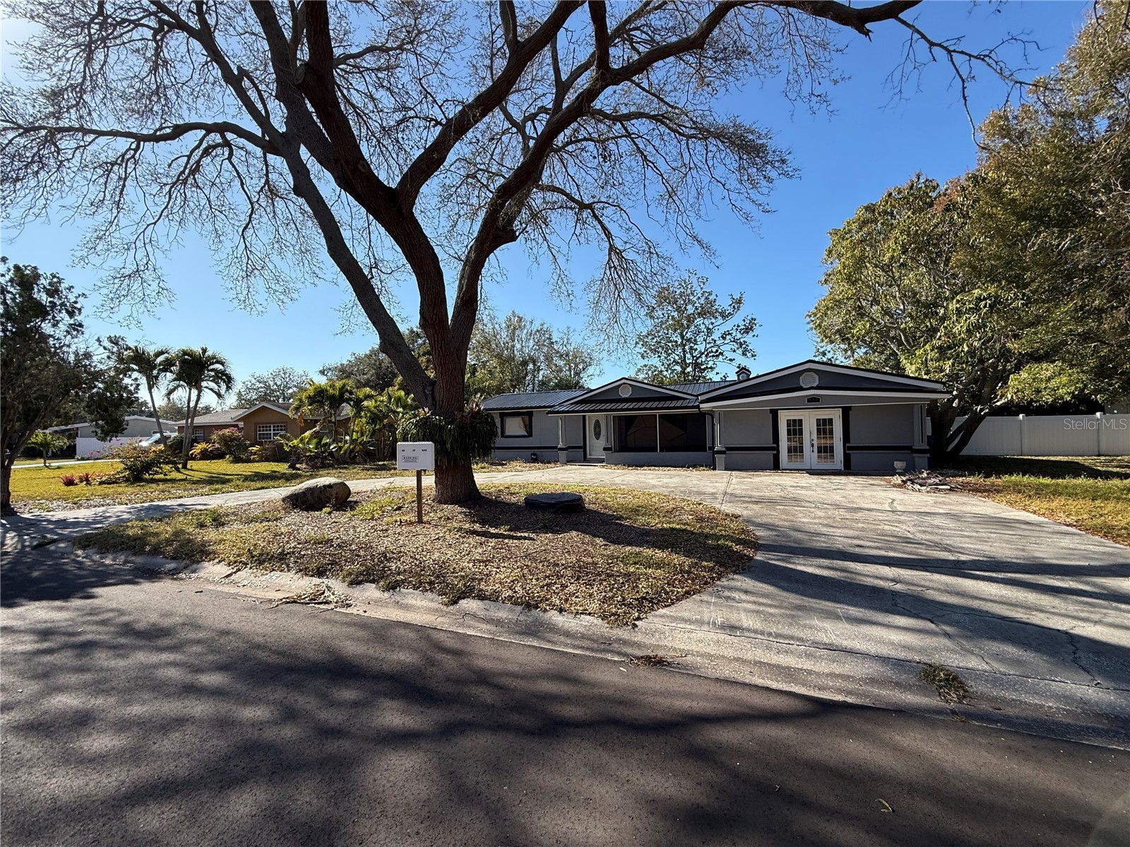 651 69th Avenue S Saint Petersburg FL 33705 L4960533 image1