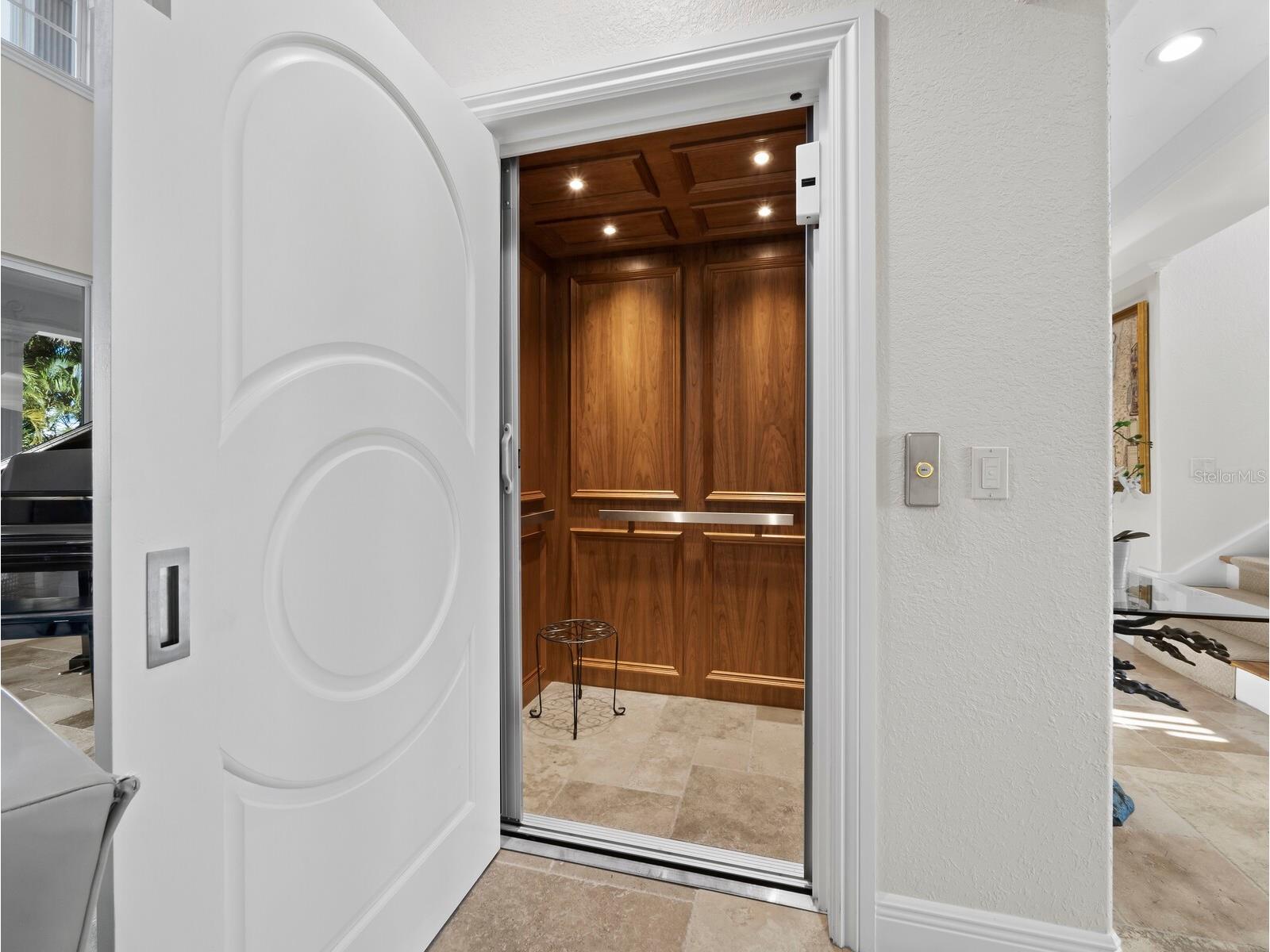 651 Broadway Street Longboat Key FL 34228 A4672952 image14