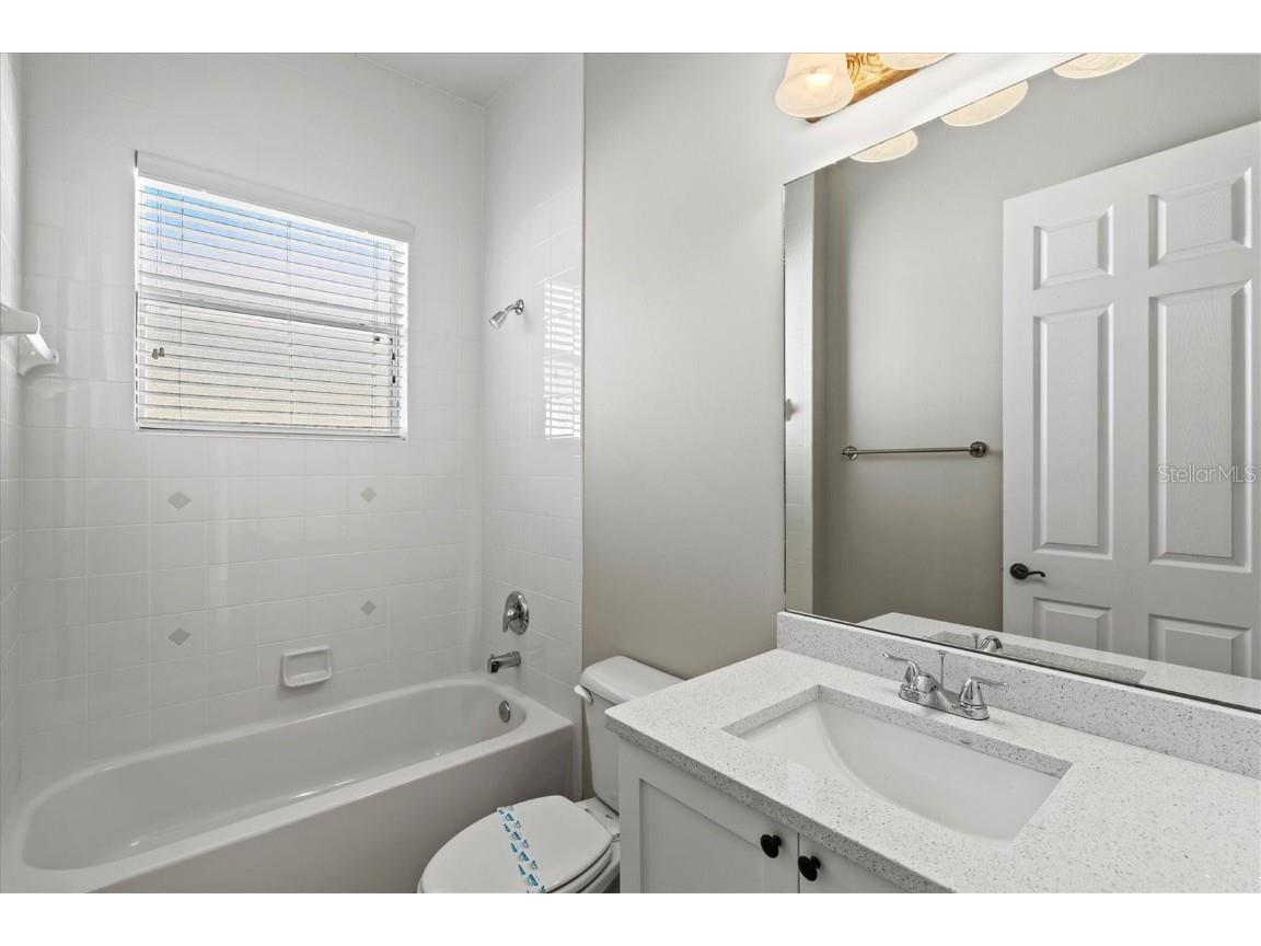 6511 43rd Court E Sarasota FL 34243 A4676546 image32