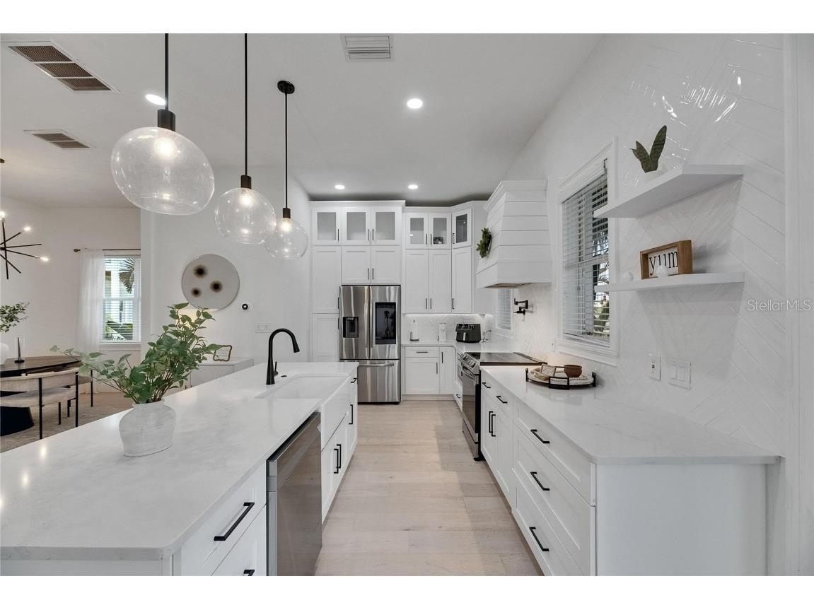 6512 Simone Shores Circle Apollo Beach FL 33572 - ST. CRUEX CANAL TB8447052 image16